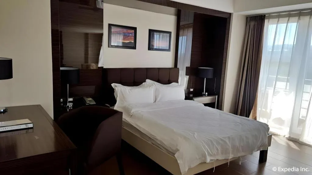 Bed in Newtown Plaza Hotel