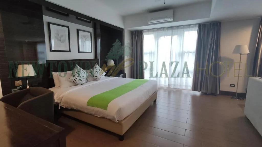 Bed in Newtown Plaza Hotel