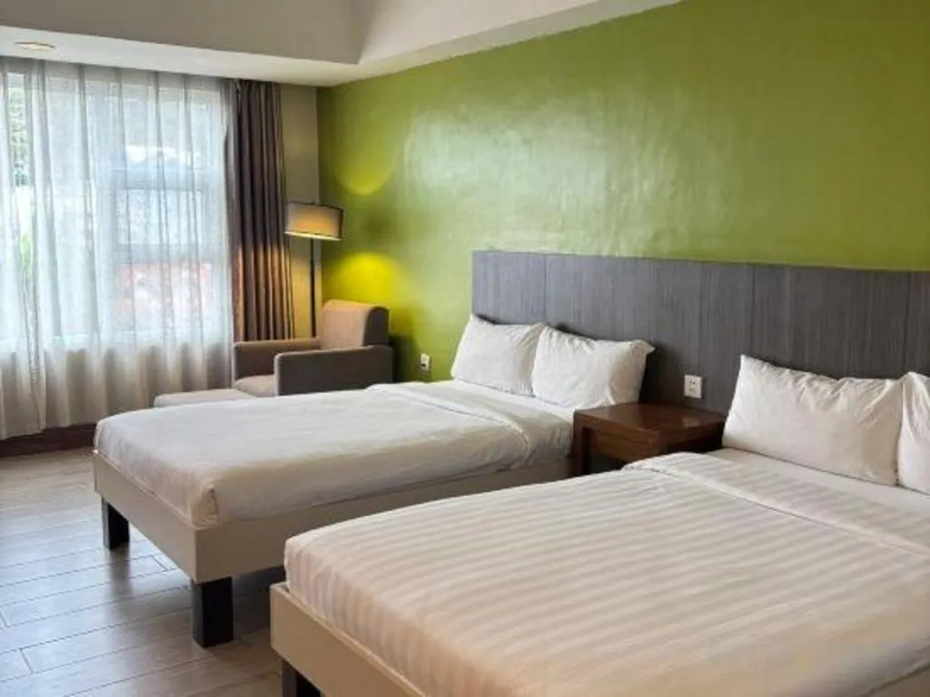 Bed in Newtown Plaza Hotel