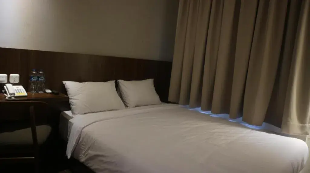 Bed in Bianco Costel Bed in Bianco Costel