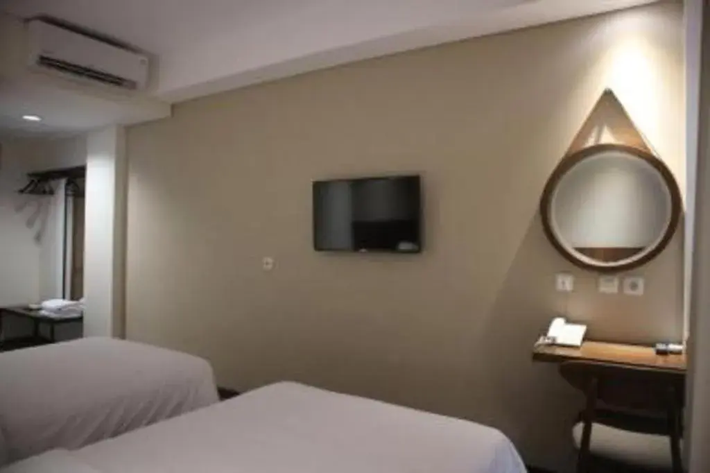 Bed in Bianco Costel Bed in Bianco Costel