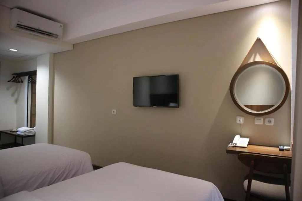 Bed in Bianco Costel