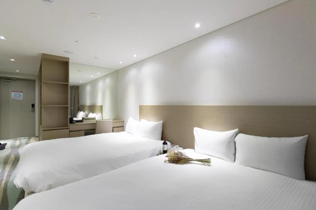 Bed in Ebenezer Hotel