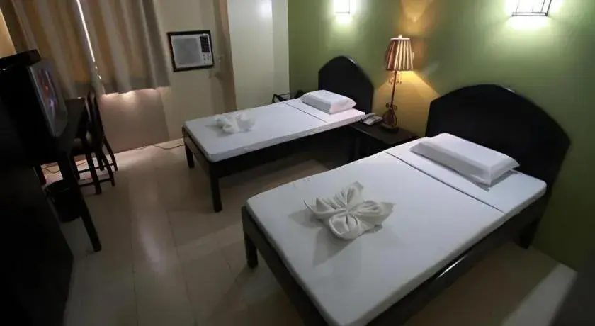 Bed in Sampaguita Suites Plaza Garcia Bed in Sampaguita Suites Plaza Garcia
