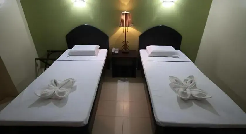 Bed in Sampaguita Suites Plaza Garcia Bed in Sampaguita Suites Plaza Garcia
