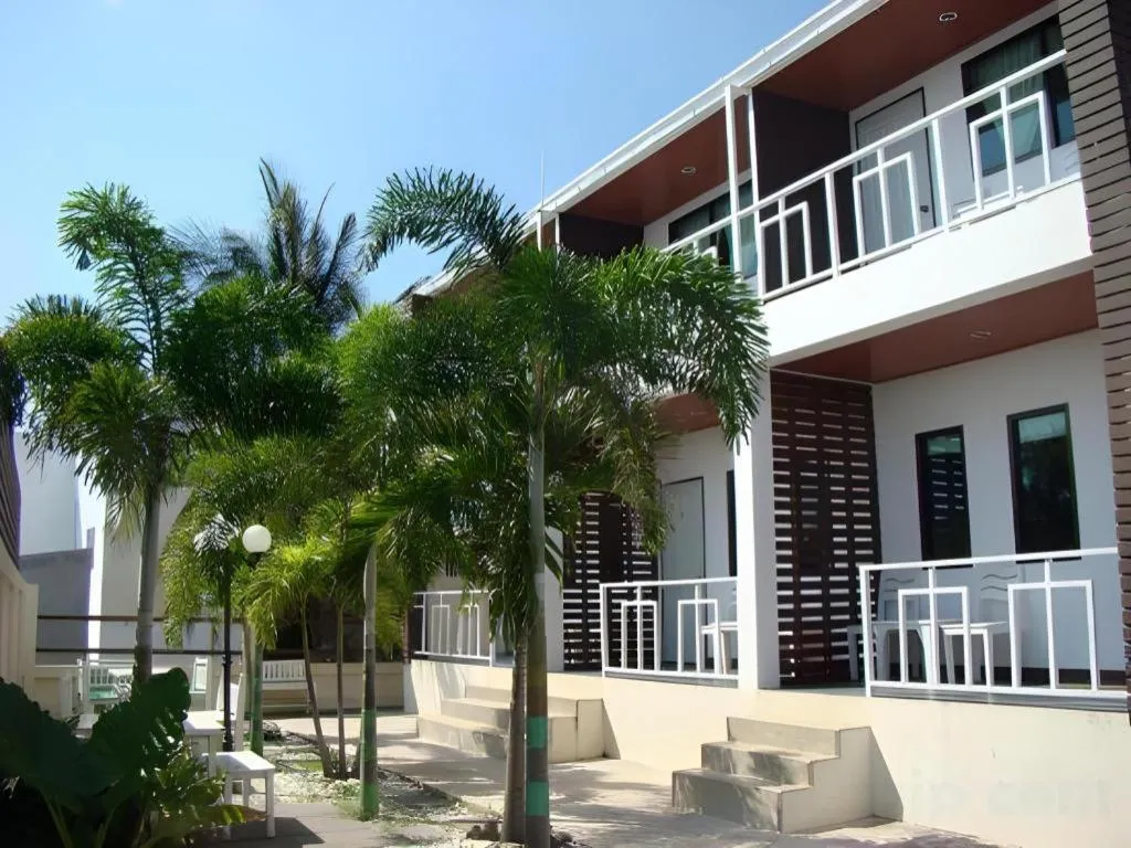 Sea Beach Koh Larn 1