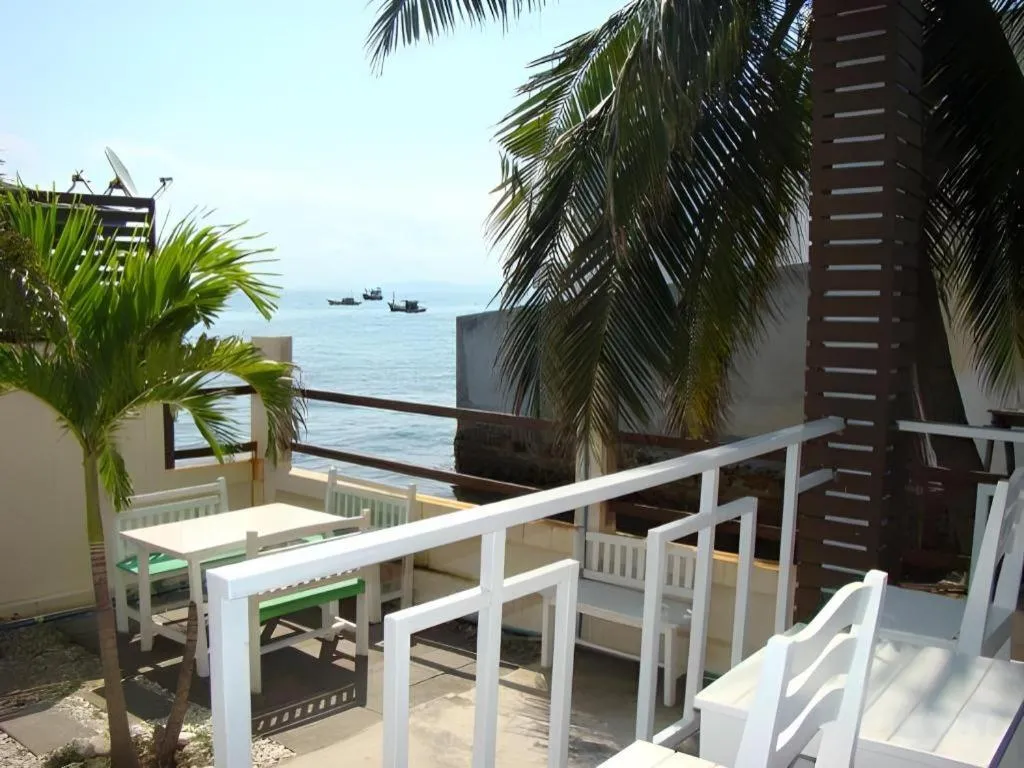 Sea Beach Koh Larn 1