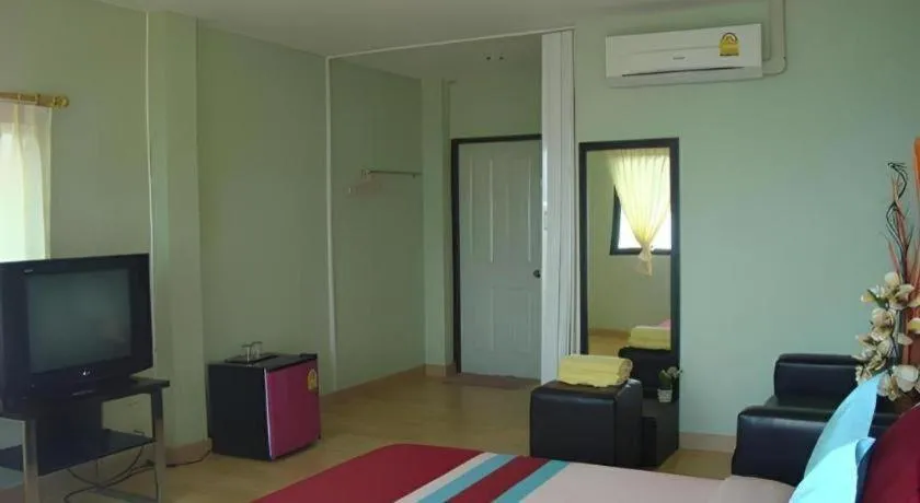 Sea Beach Koh Larn 1