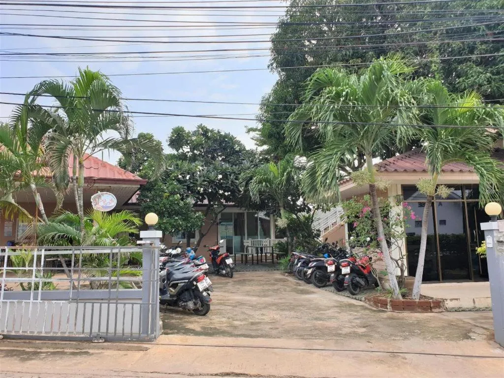 Sea Beach Koh Larn 1