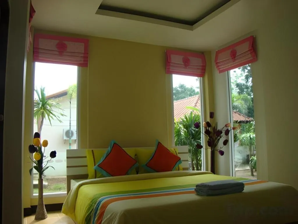 Bed in Sea Beach Koh Larn 1