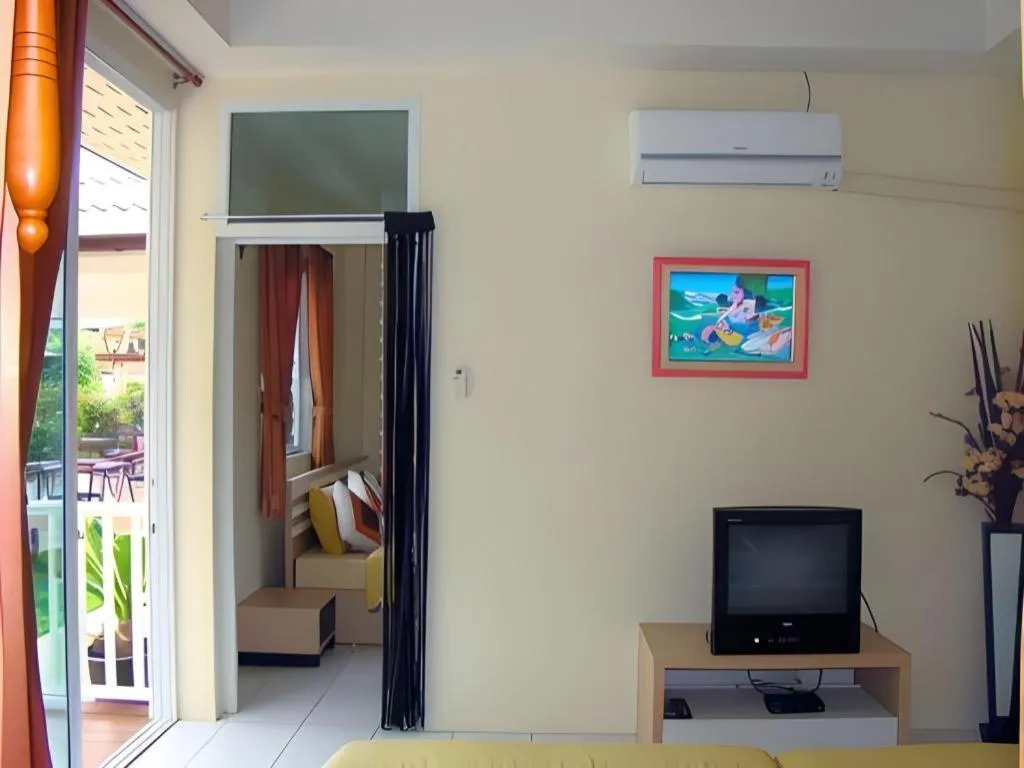 Sea Beach Koh Larn 1