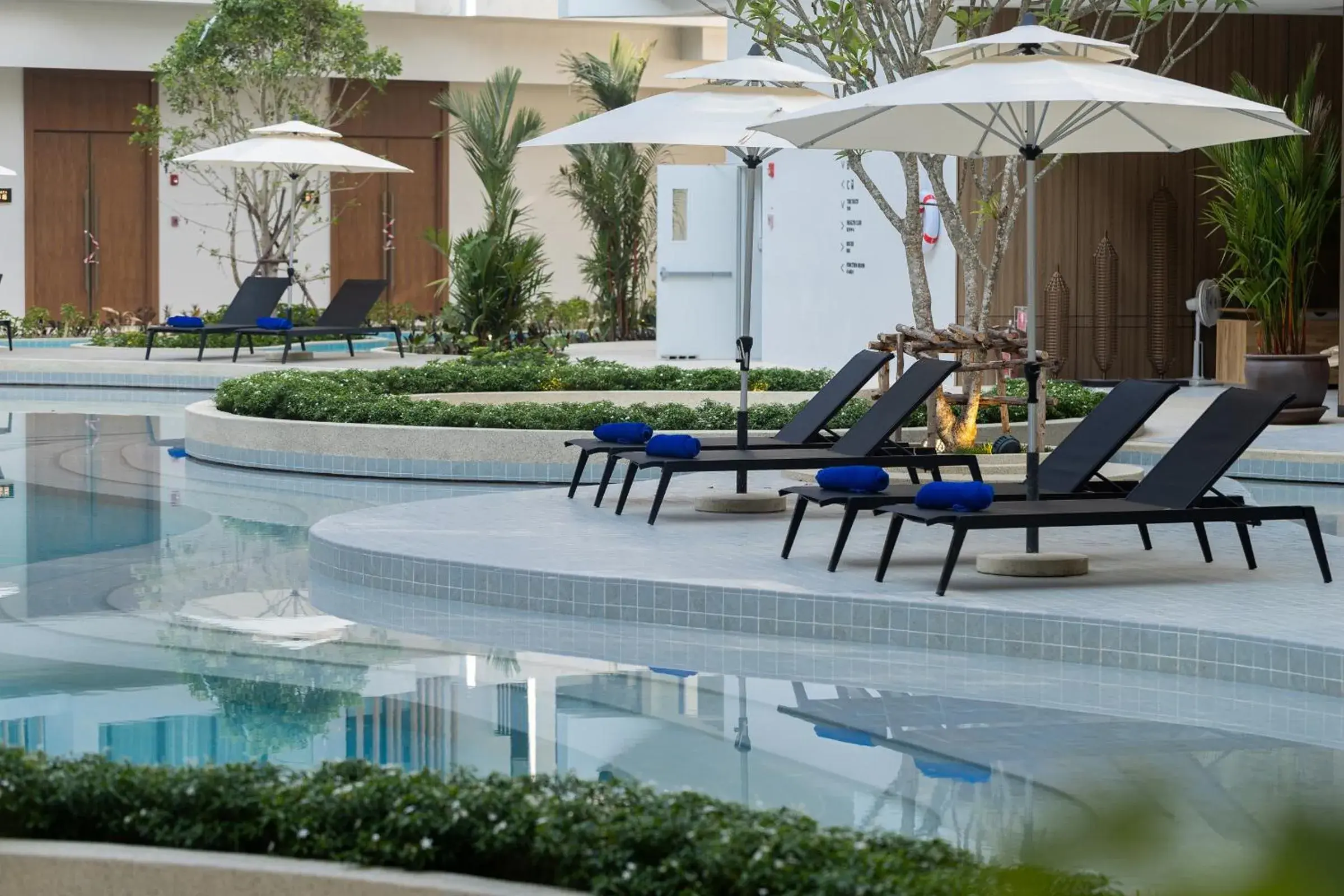 Swimming pool in Laya Resort Phuket Swimming pool in Laya Resort Phuket