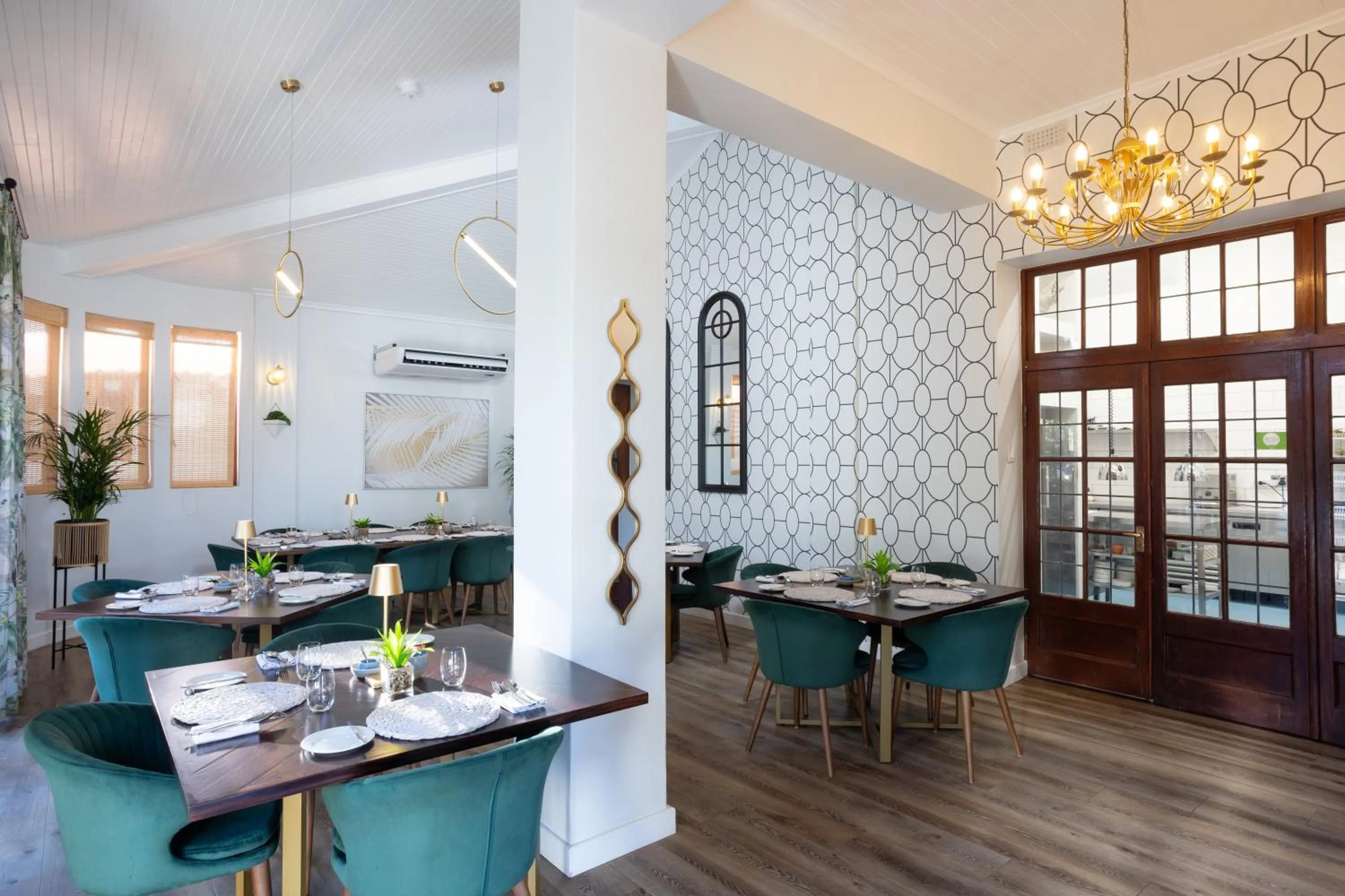 Restaurant/places to eat in Palm House Boutique Hotel and Spa