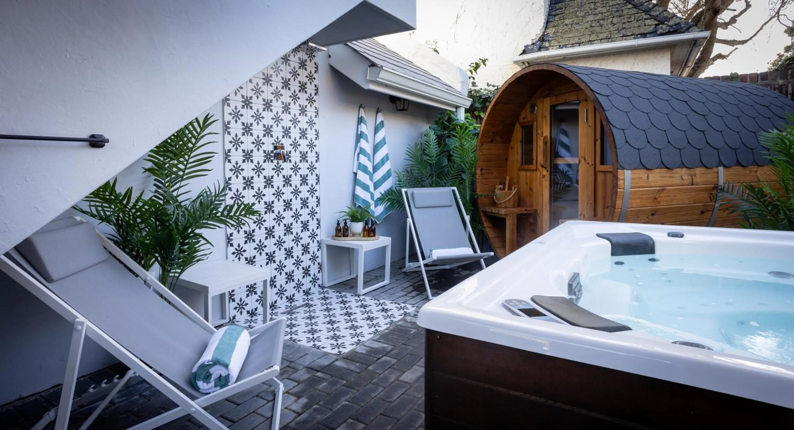 Hot Tub in Palm House Boutique Hotel and Spa