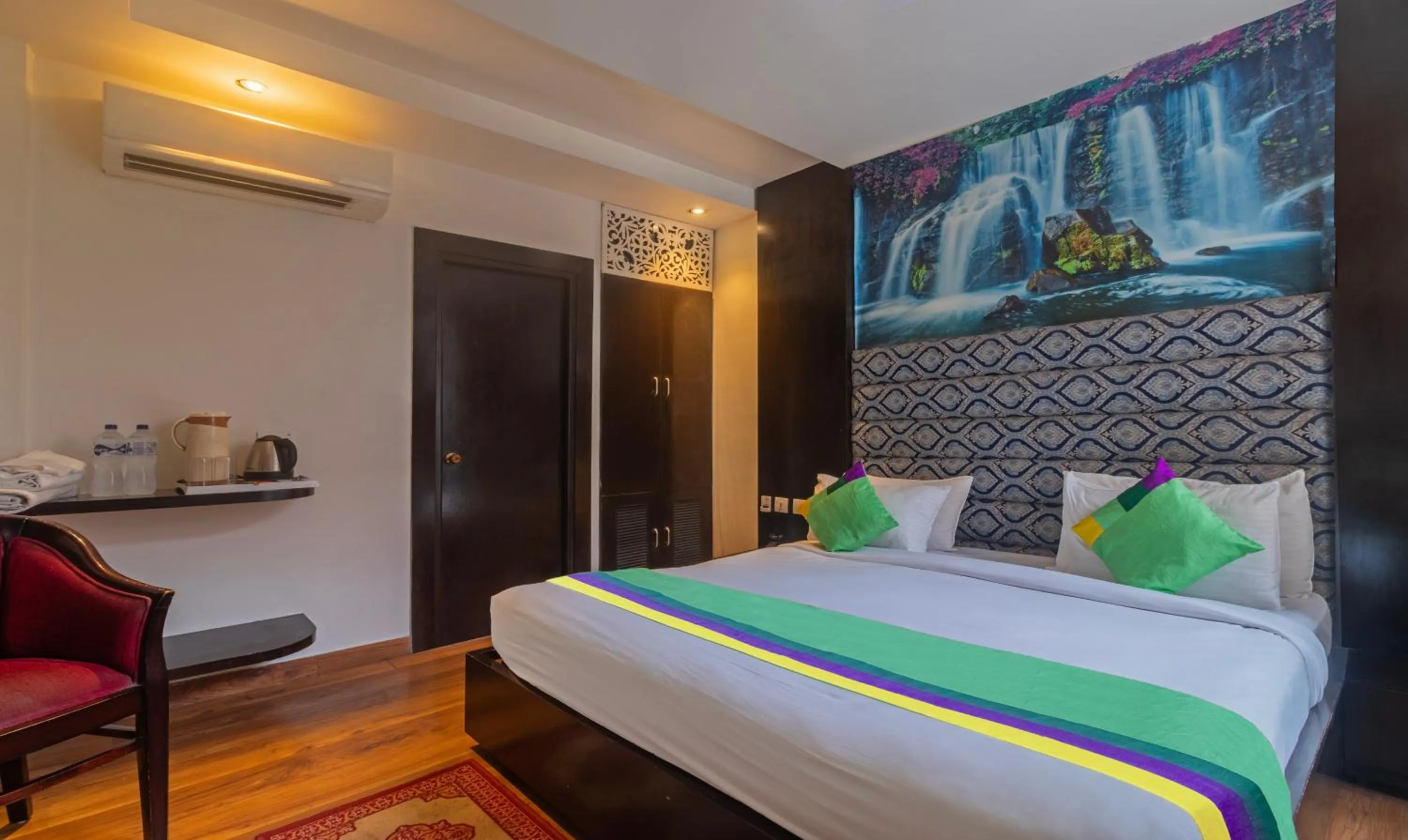 Bedroom, Bed in Treebo The Royal Taj, Near Taj Mahal