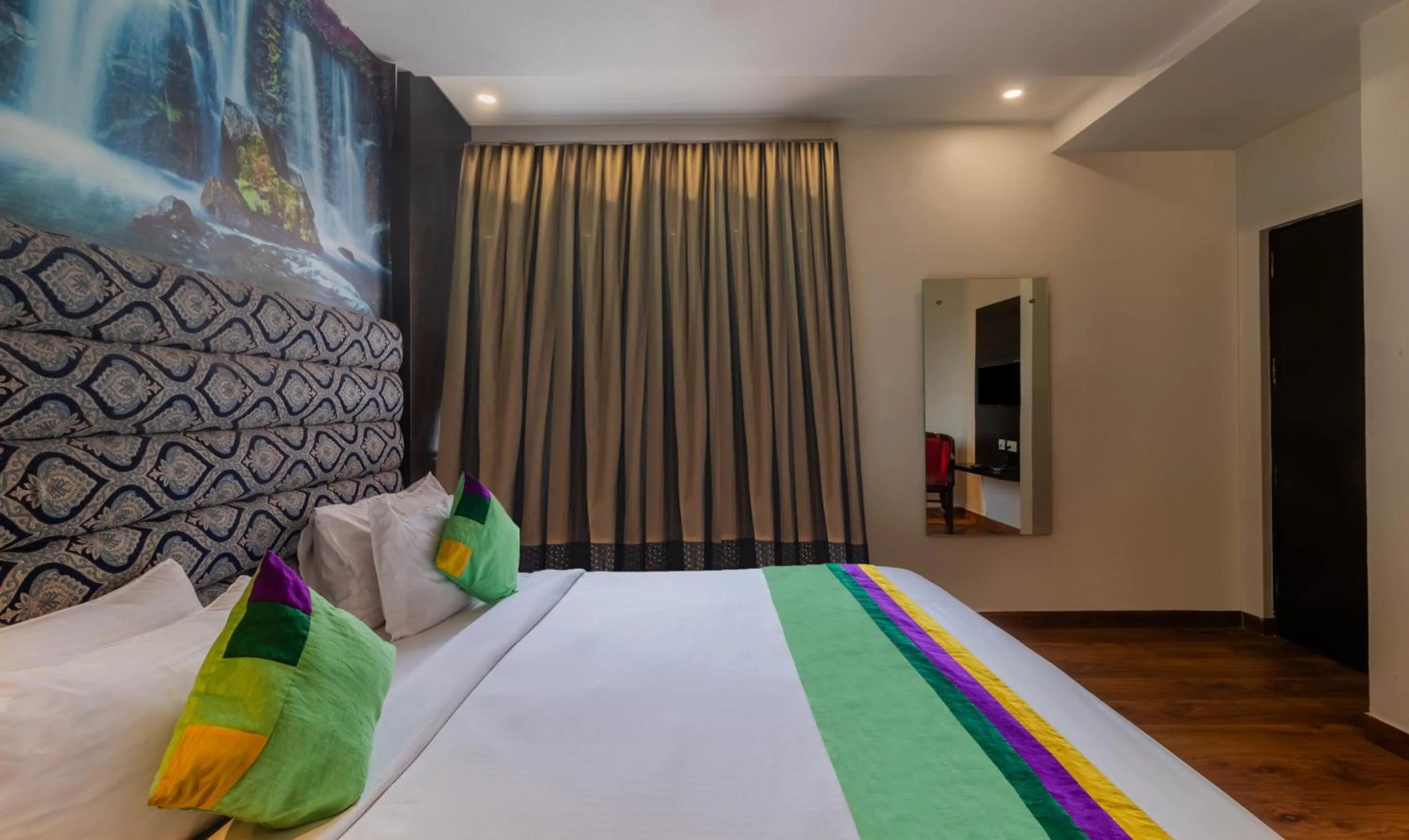 Bed in Treebo The Royal Taj, Near Taj Mahal