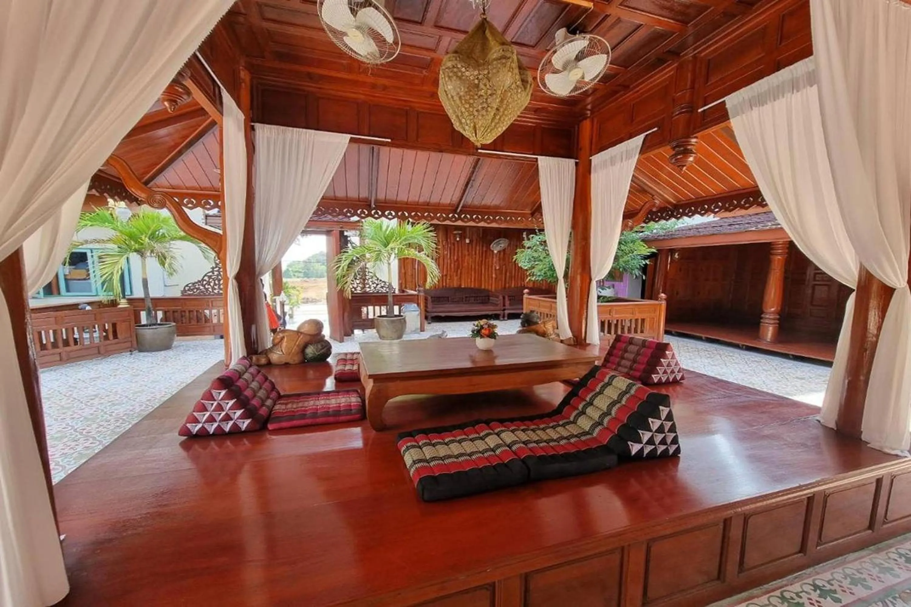 Seating area in Ruenthai Ayutthaya Resort and Restaurant