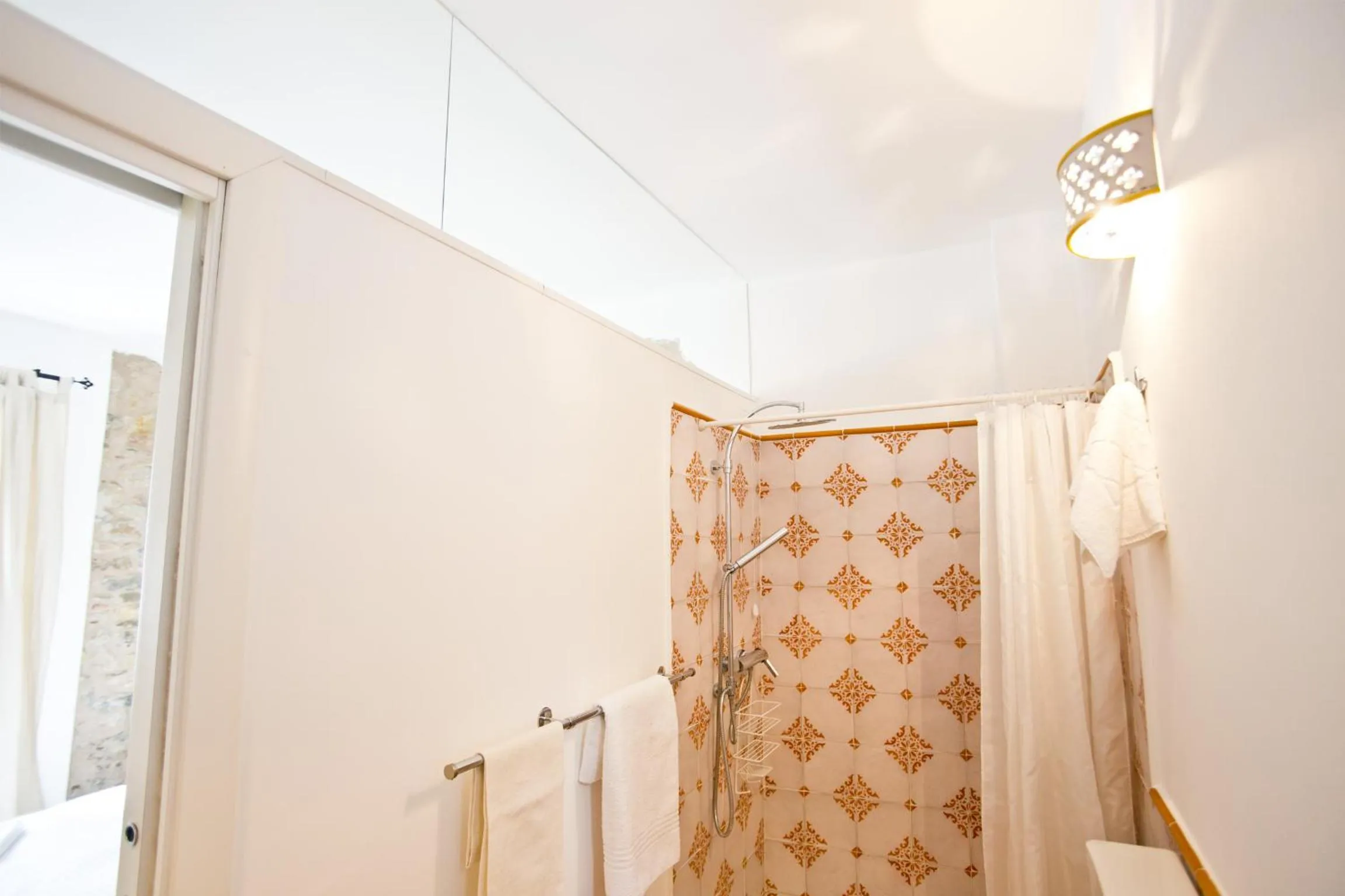 Shower in La Via del Carretto B&B