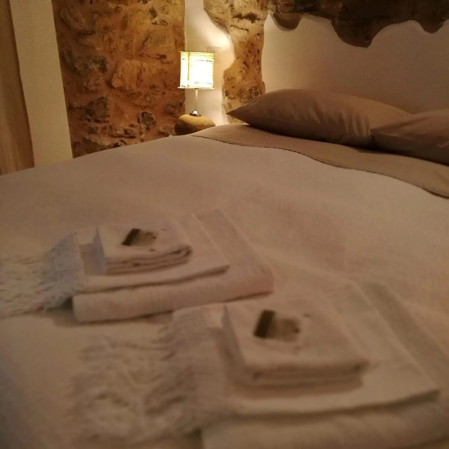 Decorative detail, Bed in La Via del Carretto B&B