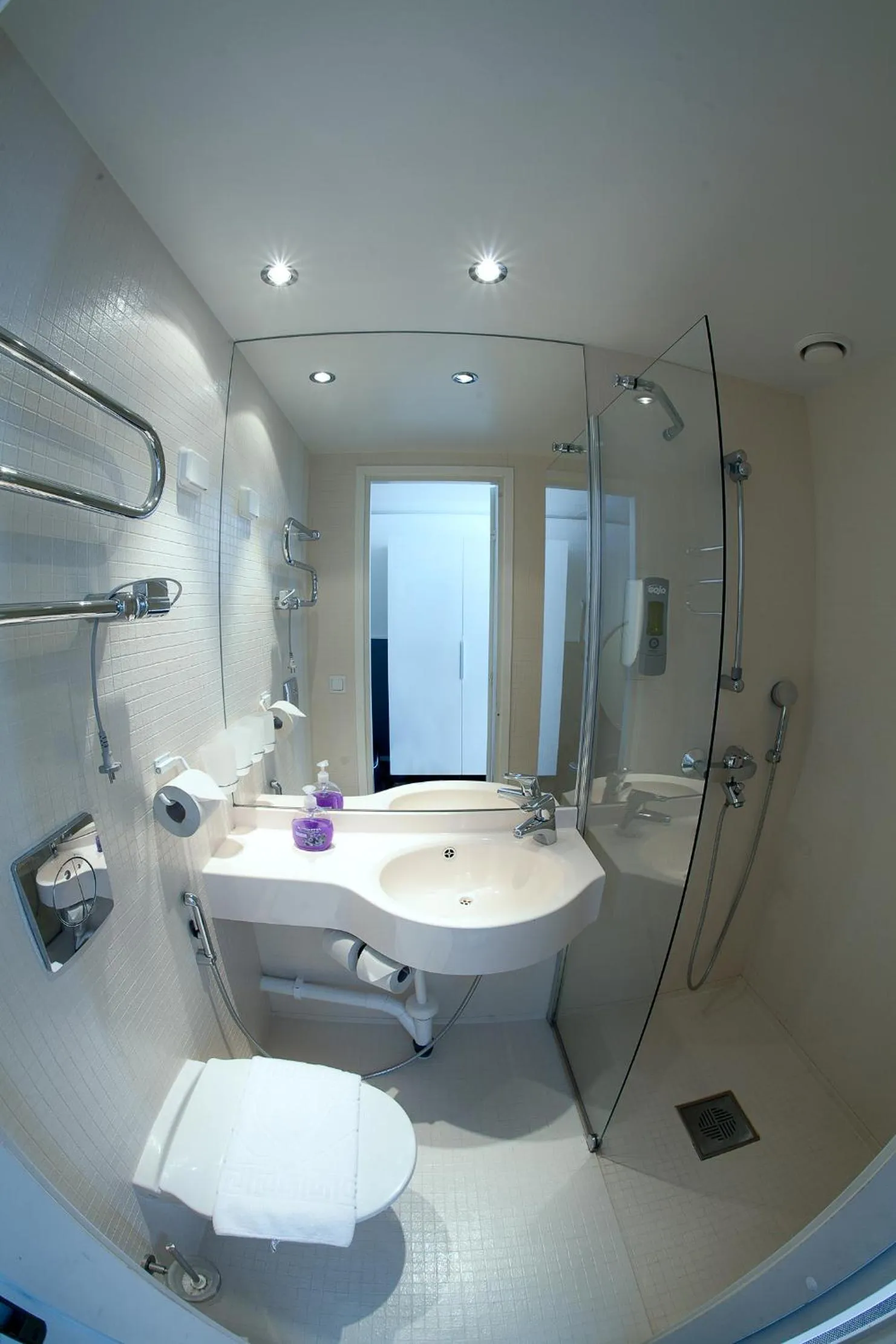 Shower in Forenom Aparthotel Helsinki Kamppi - contactless check-in