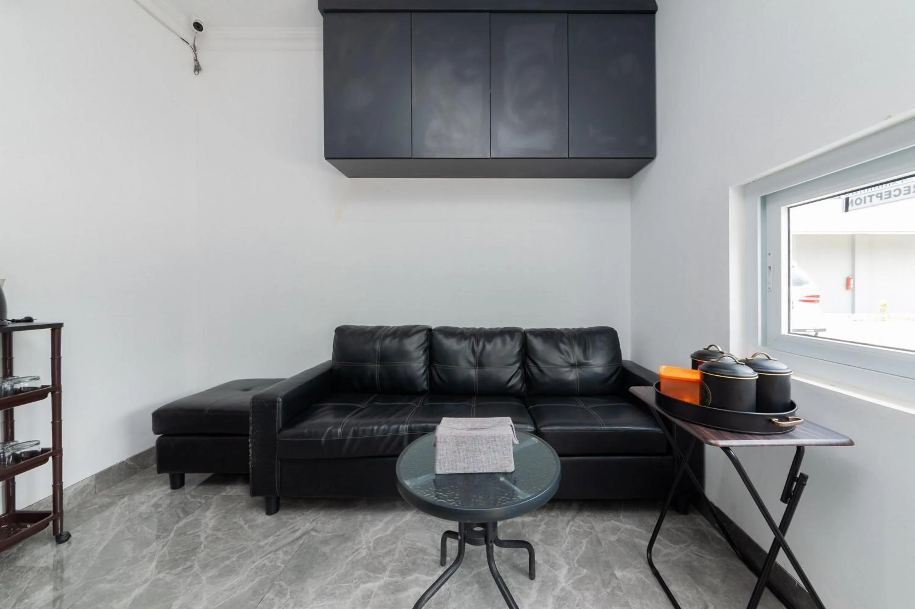 Seating area in Urbanview Hotel AnD Lampung by RedDoorz