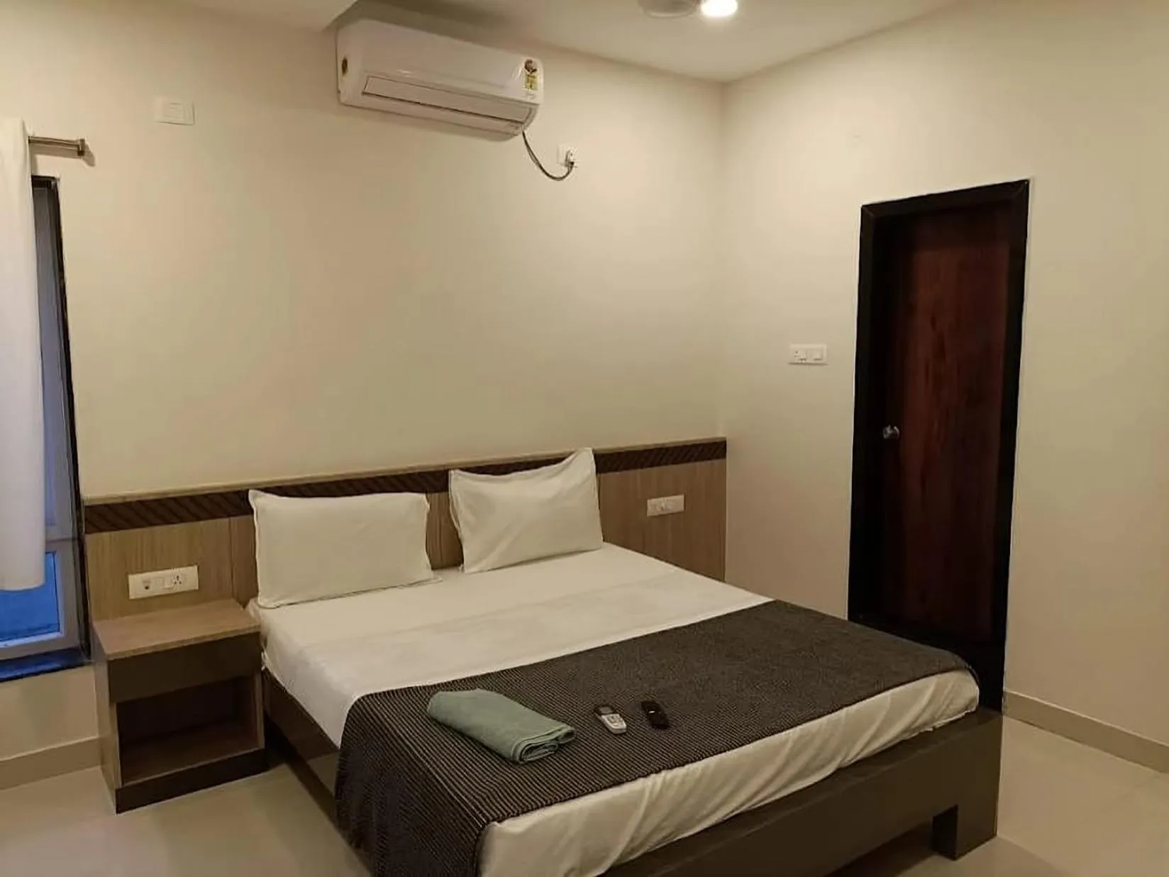 Superior Queen Room in Embassy Suites