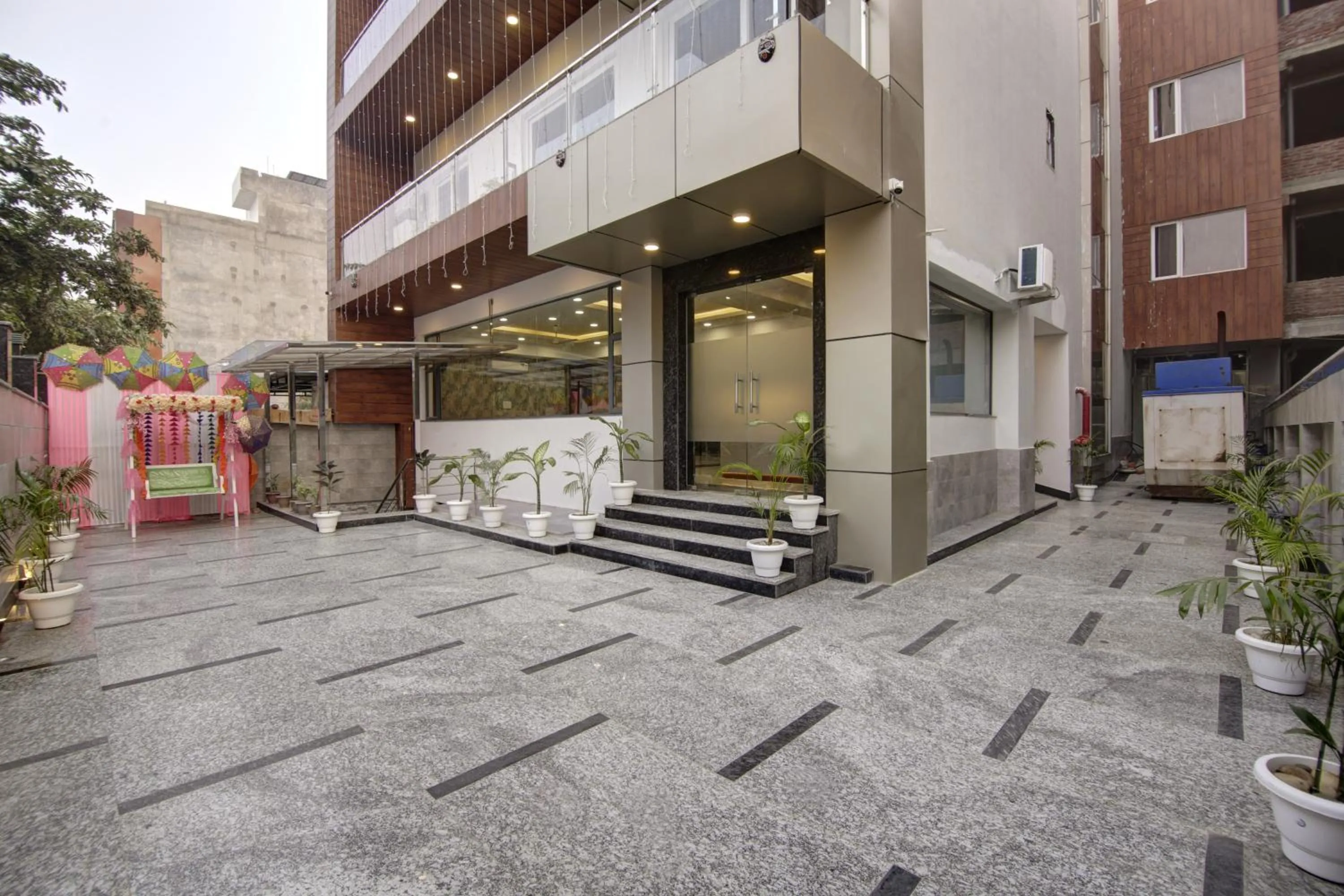 Property building in Hotel La Mirage