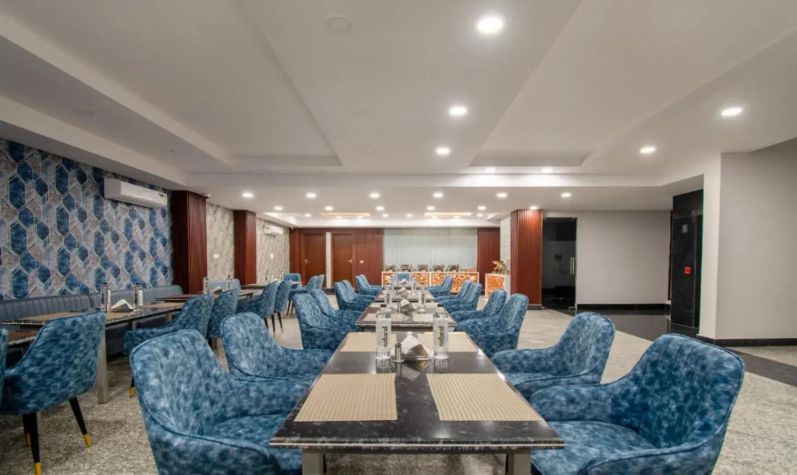 Restaurant/places to eat in Hotel La Mirage Restaurant/places to eat in Hotel La Mirage
