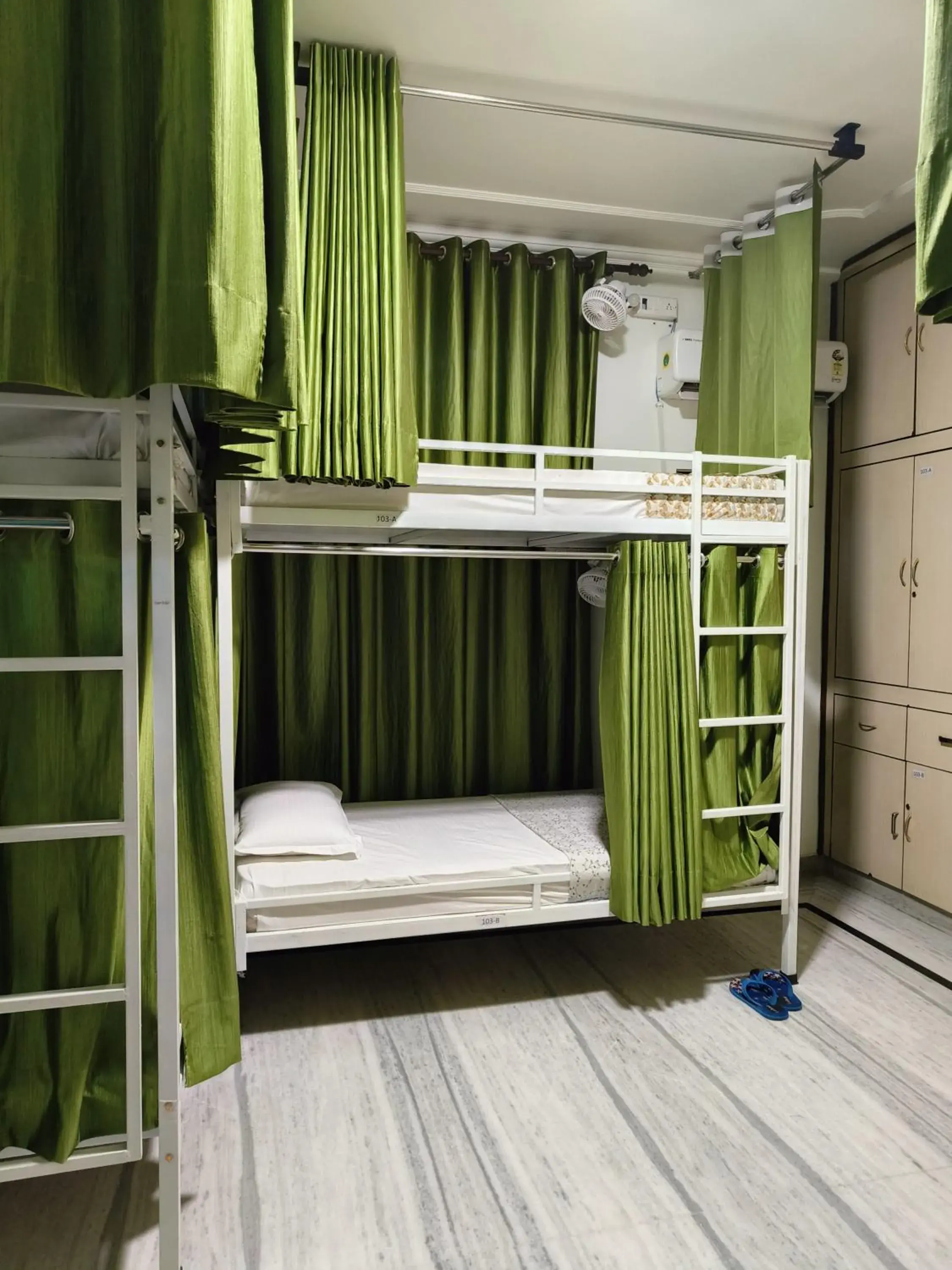 bunk bed, Bed in Ohh Hostler bunk bed, Bed in Ohh Hostler