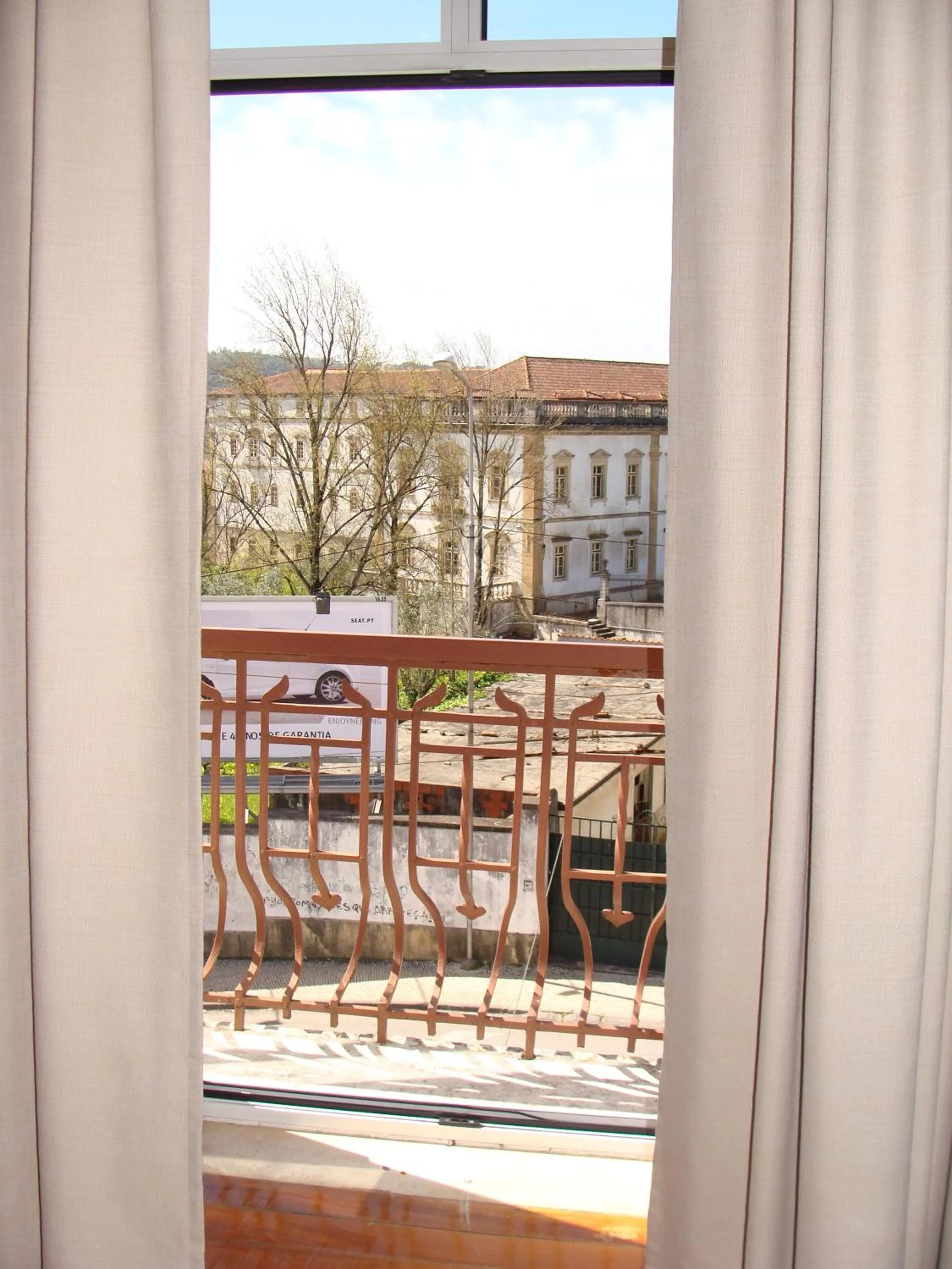 Street view in Hotel Botanico de Coimbra