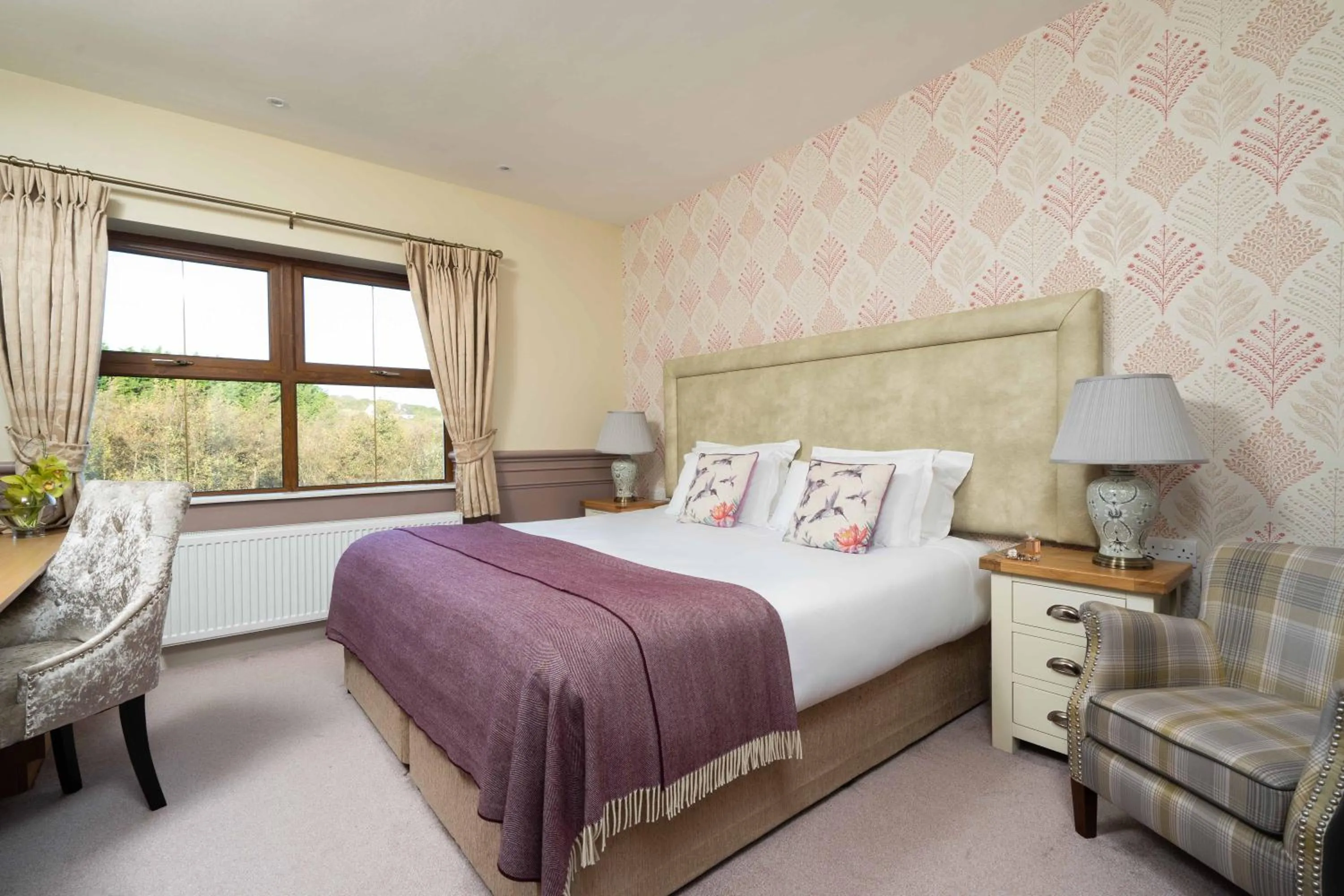 Property building, Bed in Ballyliffin TownHouse Boutique Hotel