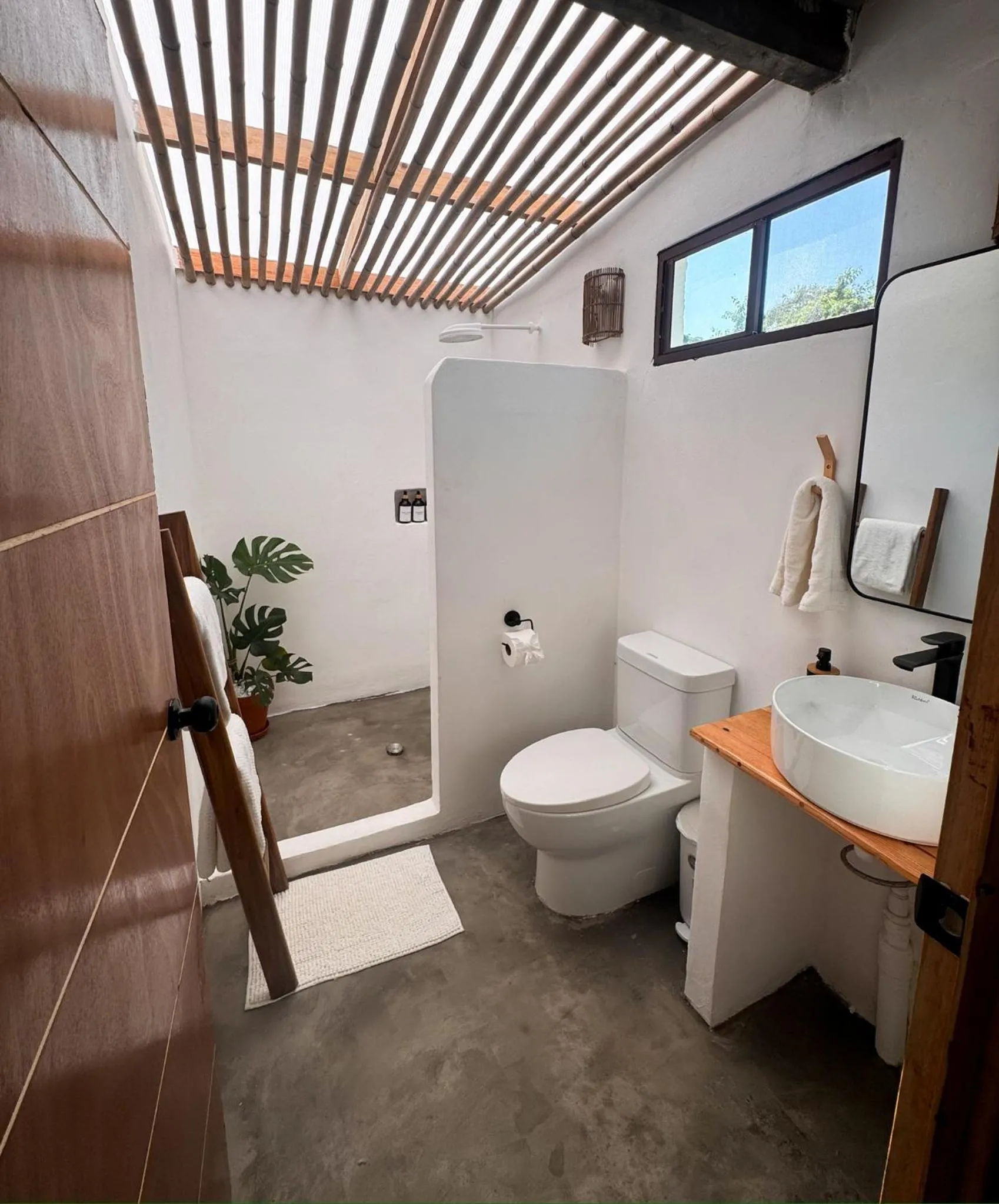 Bathroom in NAIA - Miravalle