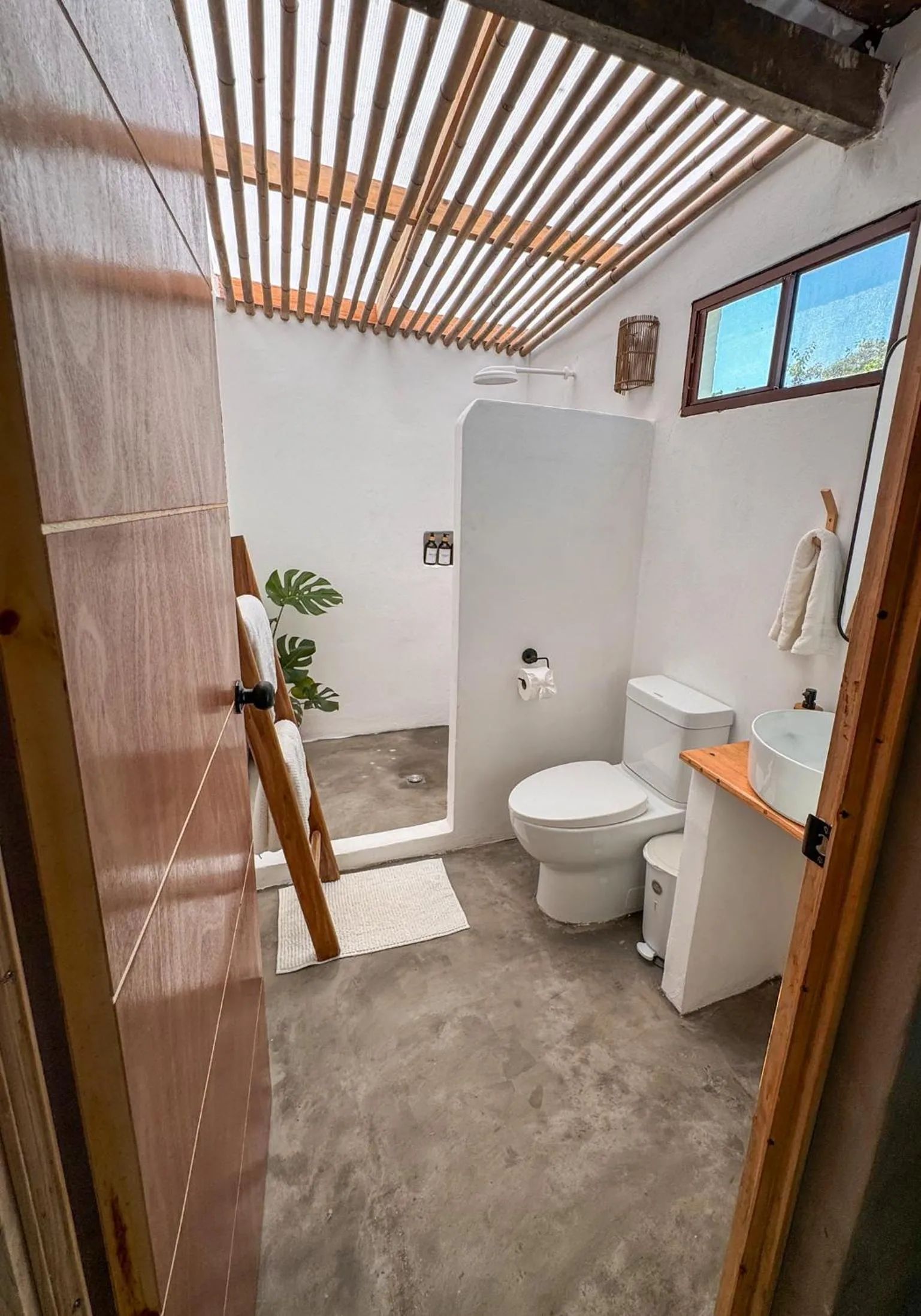 Bathroom in NAIA - Miravalle
