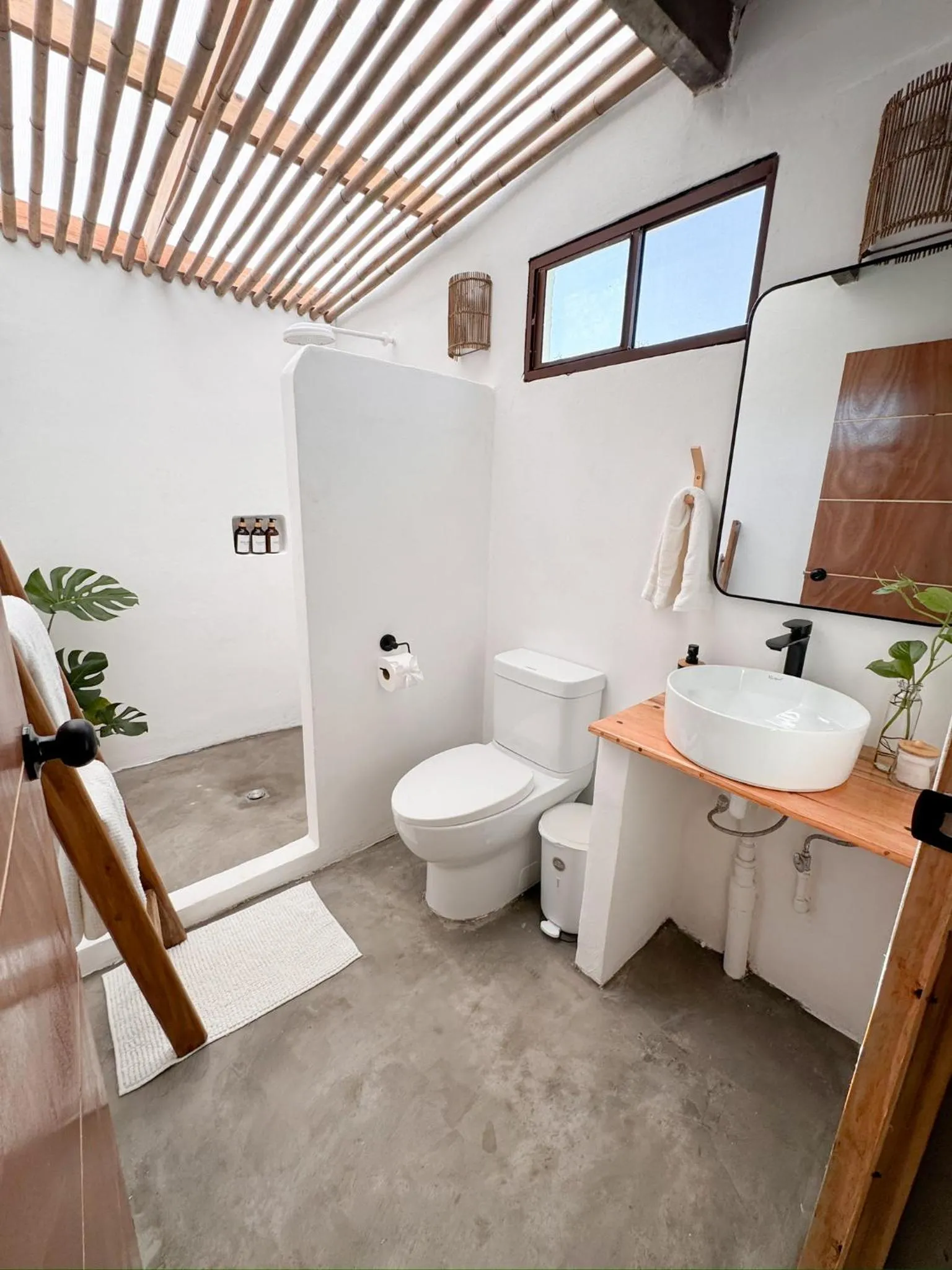Bathroom in NAIA - Miravalle