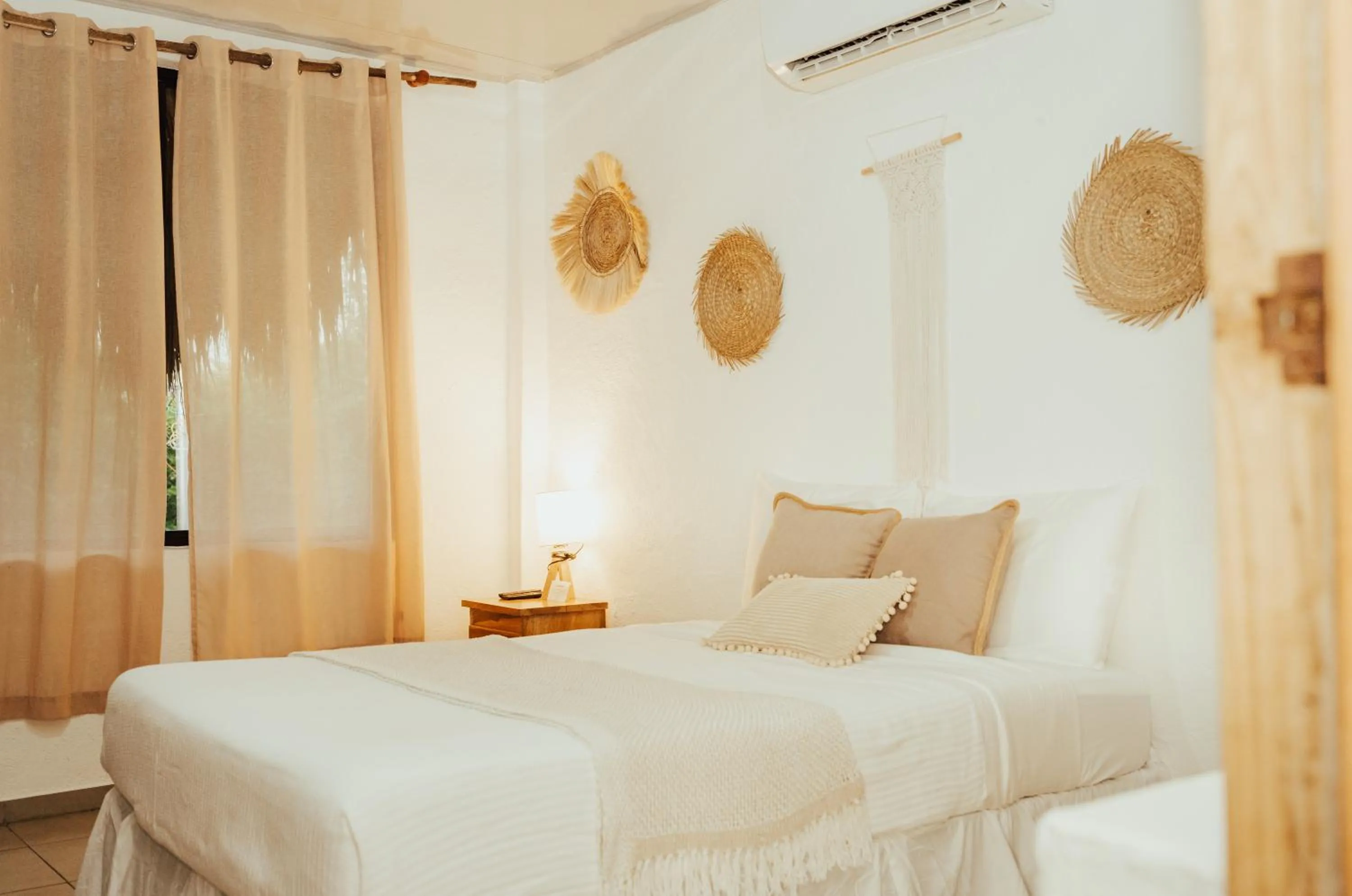 Photo of the whole room, Bed in NAIA - Miravalle