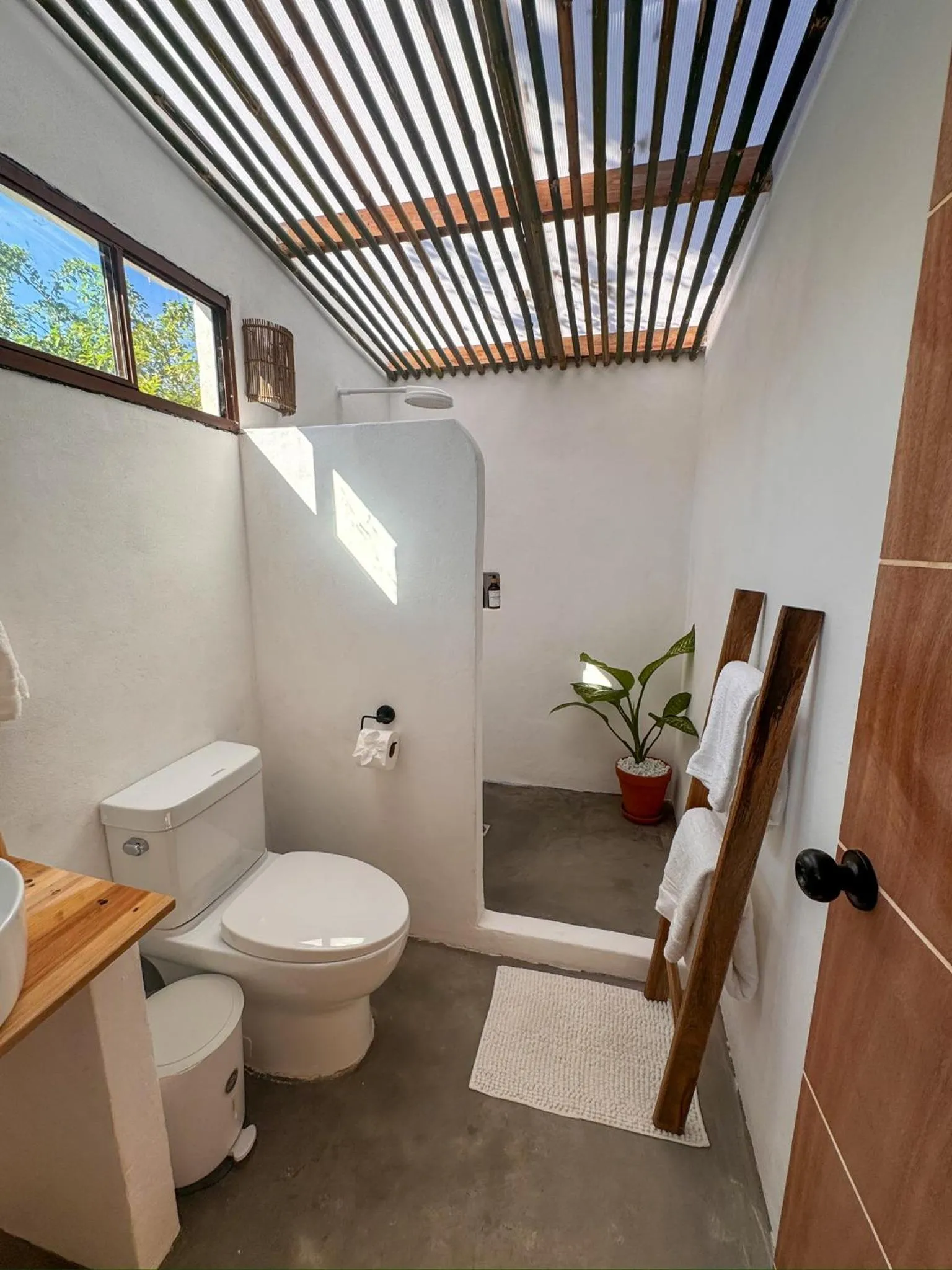 Bathroom in NAIA - Miravalle