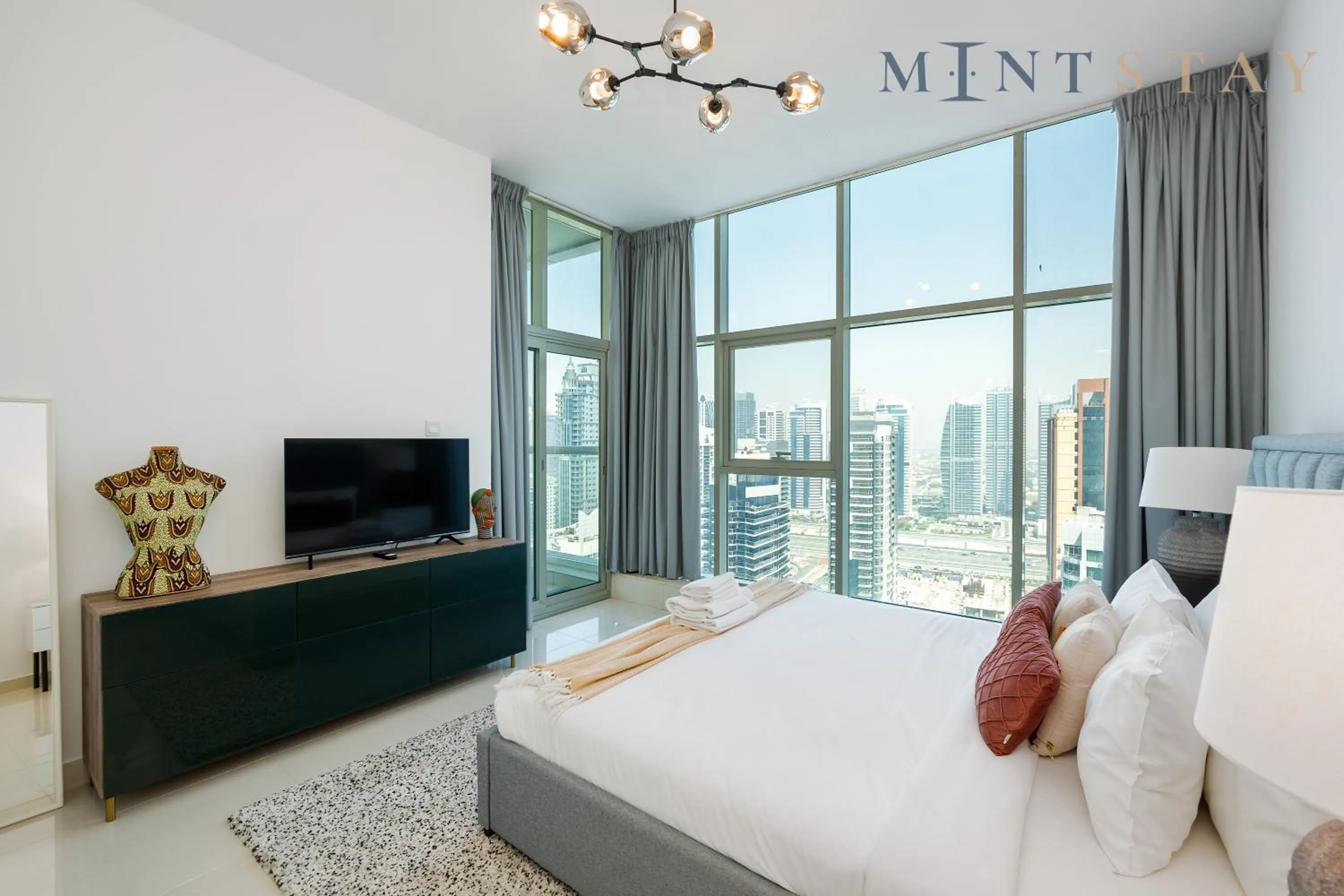 Bed in Continental Tower, Dubai Marina - Mint Stay