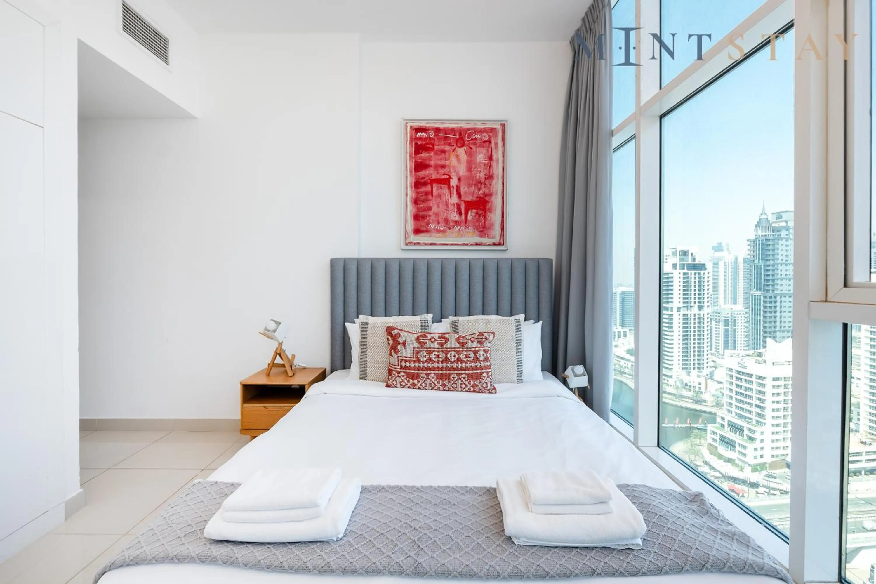 Bed in Continental Tower, Dubai Marina - Mint Stay