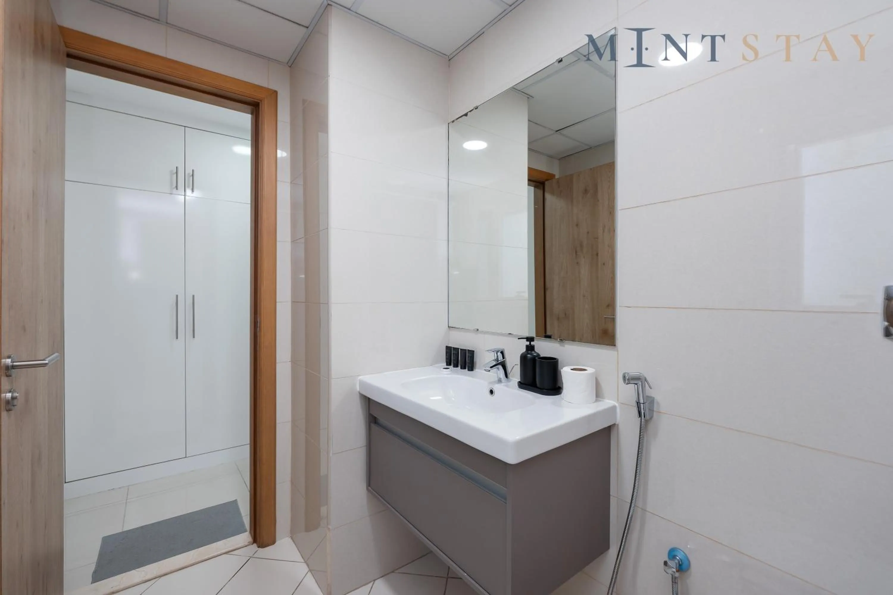 Continental Tower, Dubai Marina - Mint Stay