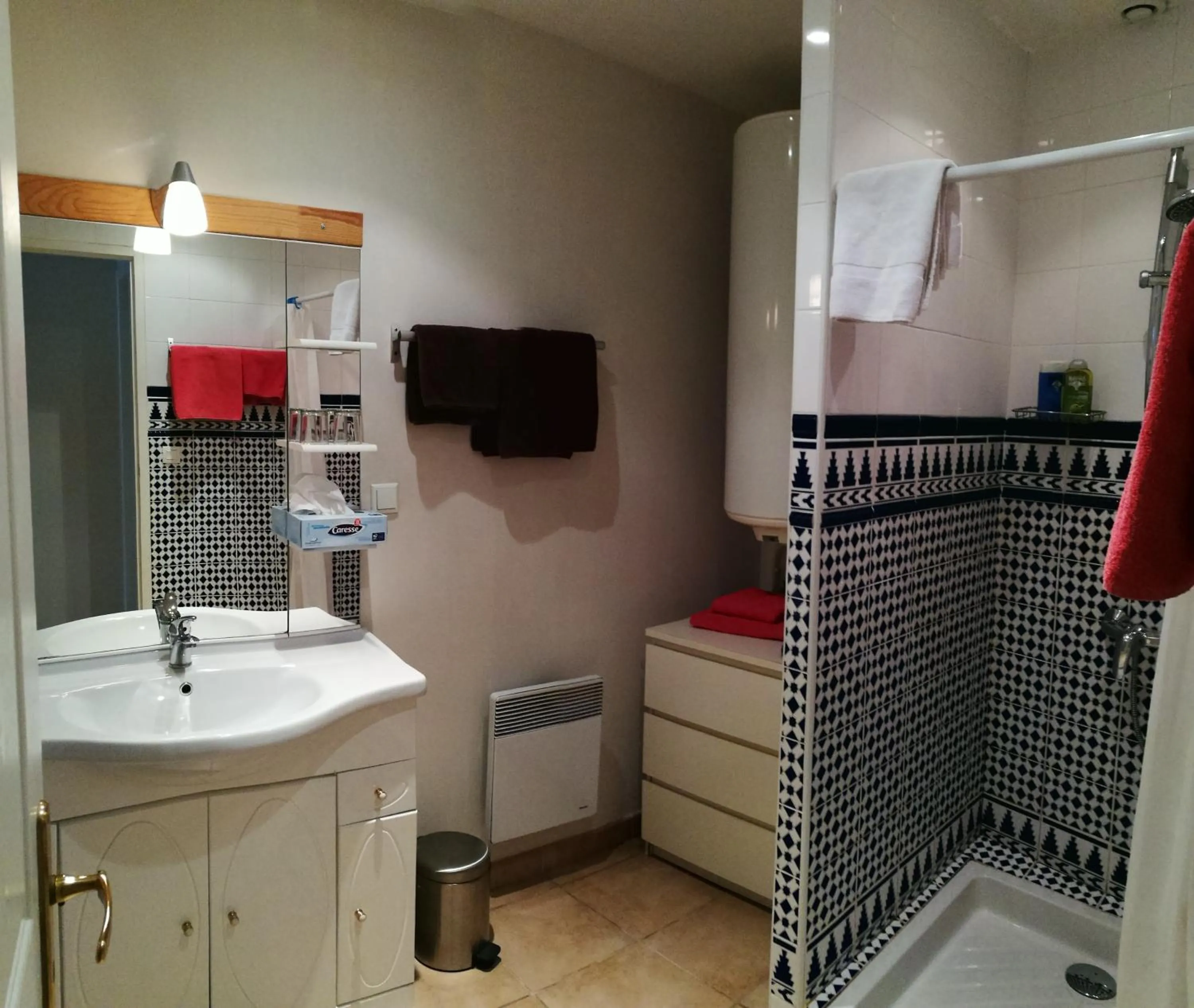 Bathroom in L'Observance Bed & Breakfast