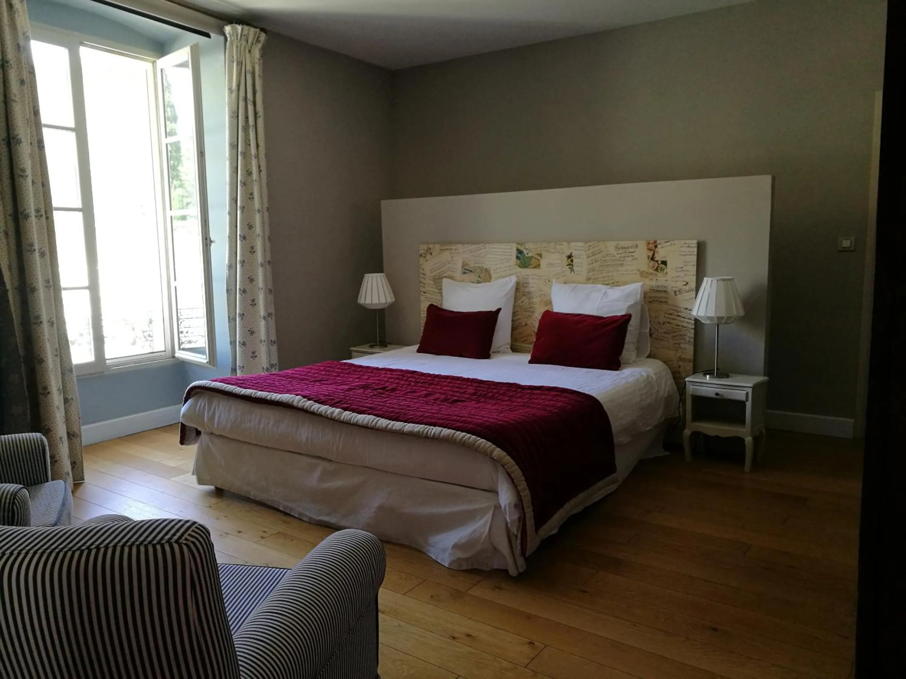 Bedroom, Bed in L'Observance Bed & Breakfast