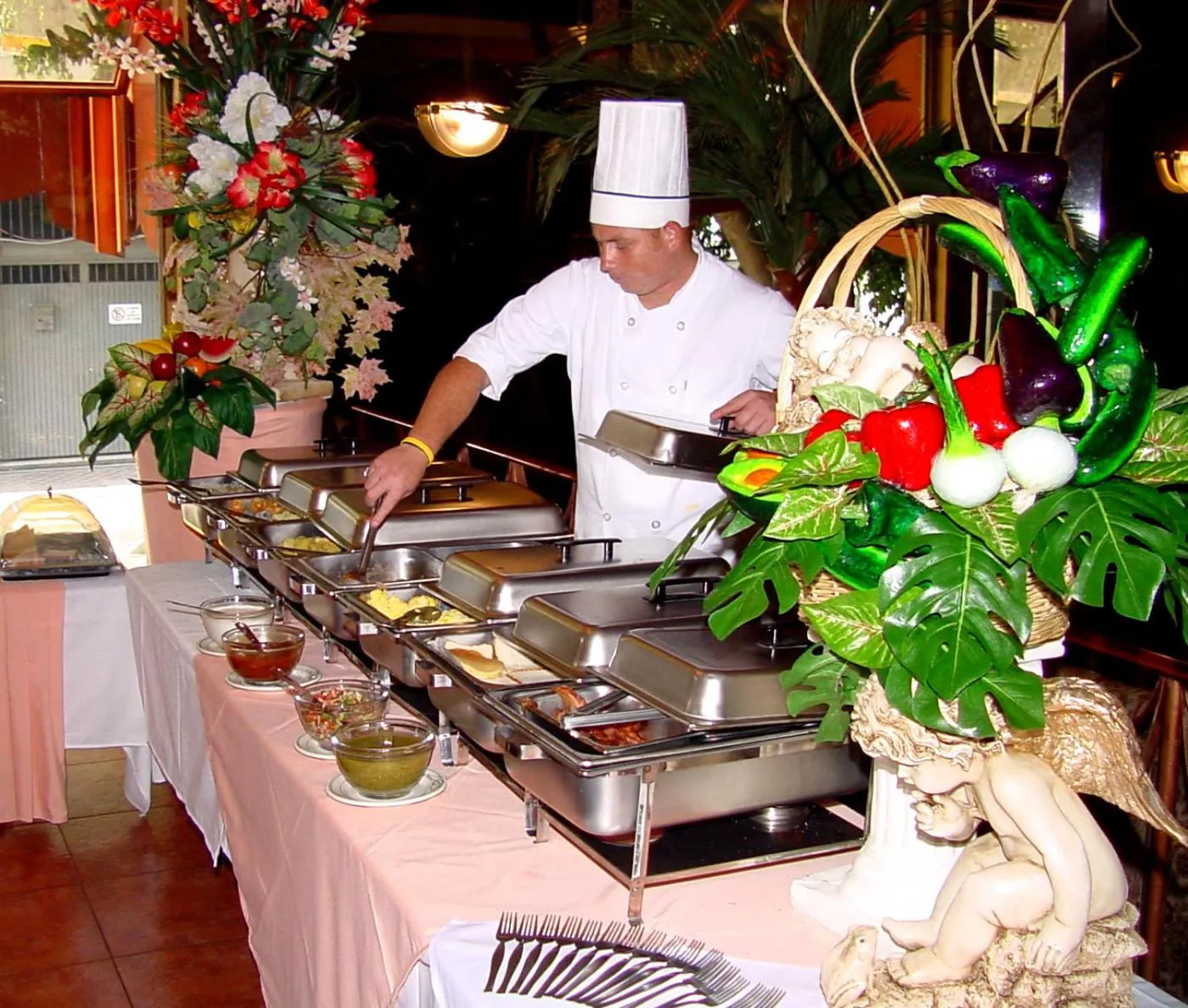 Restaurant/places to eat in Hotel Cervantes