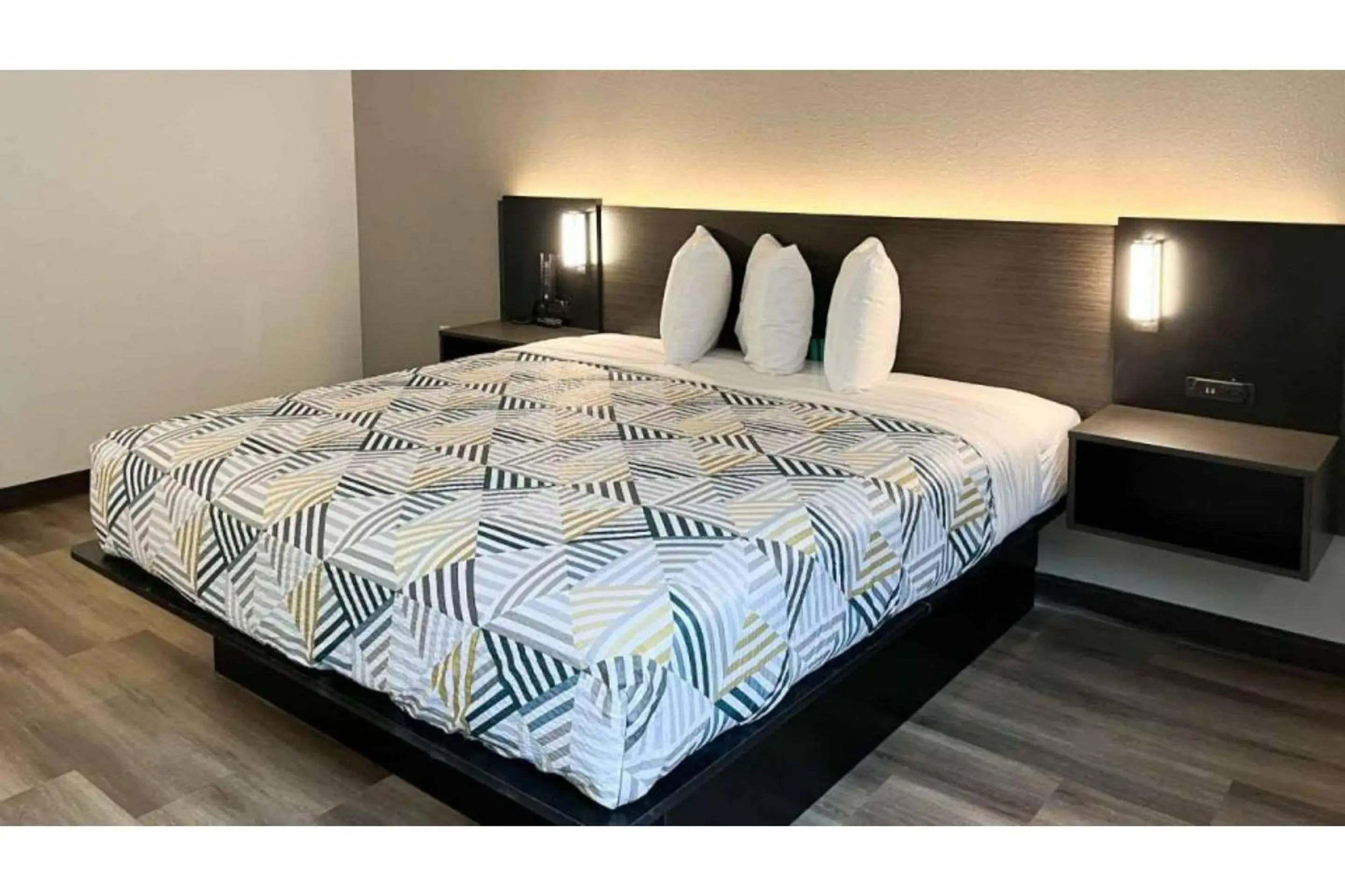 Bedroom, Bed in Motel 6 Nacogdoches TX SFA University Bedroom, Bed in Motel 6 Nacogdoches TX SFA University