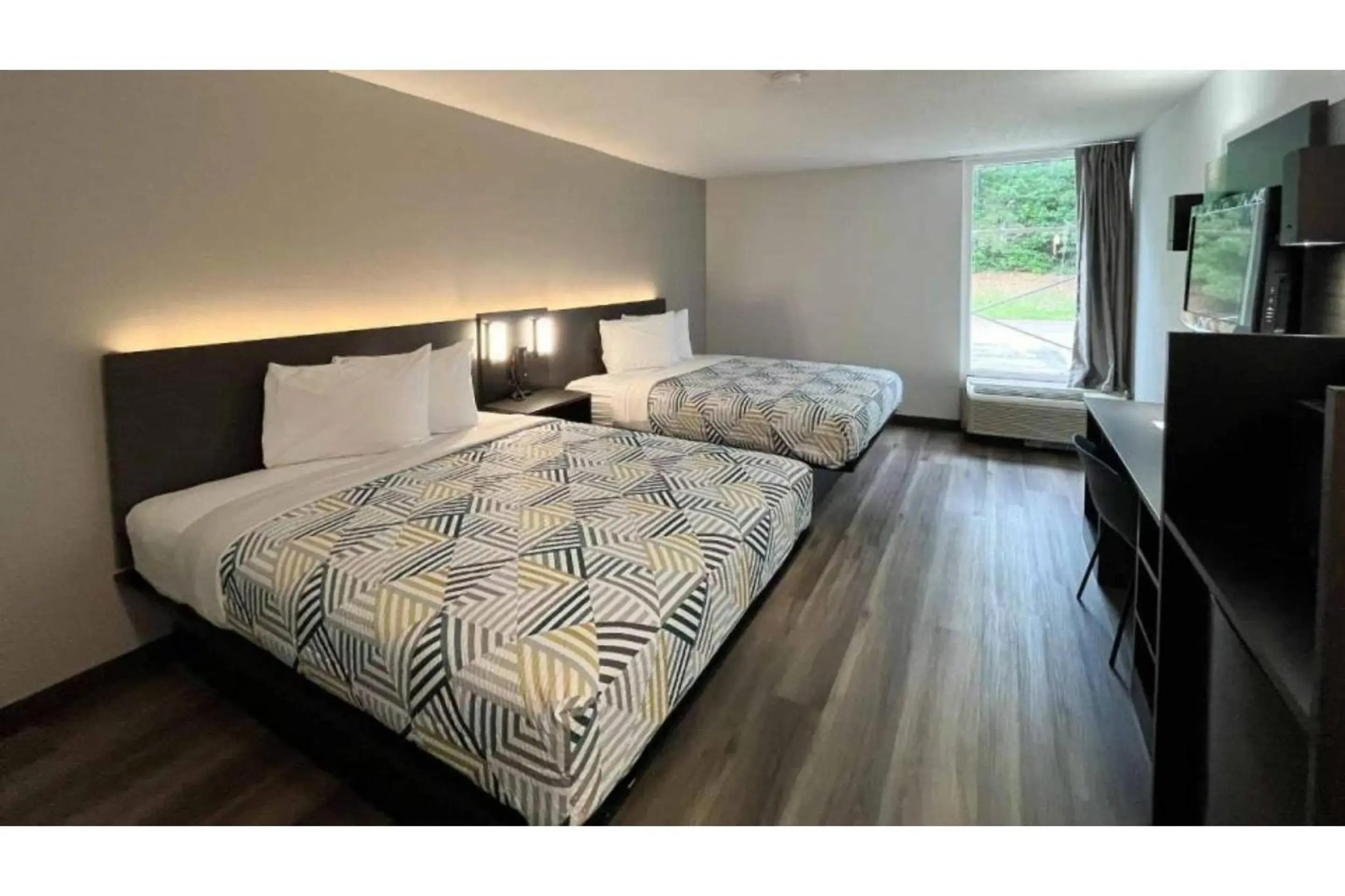 Bedroom, Bed in Motel 6 Nacogdoches TX SFA University Bedroom, Bed in Motel 6 Nacogdoches TX SFA University