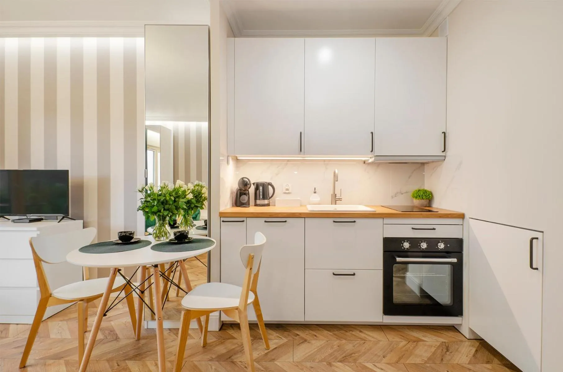 SKY Home- Green Apartament -Manufaktura, Bezpłatny Parking, Klimatyzacja, Dostęp na KOD