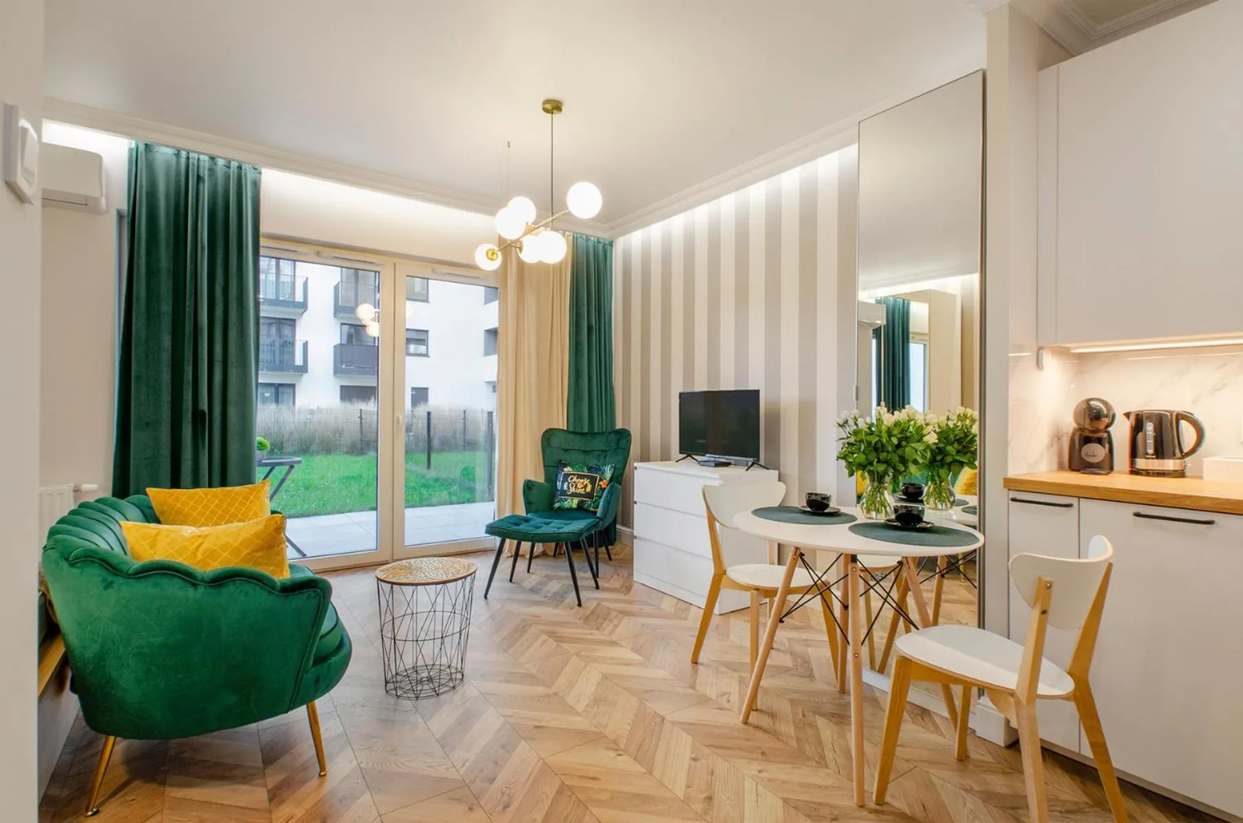 SKY Home- Green Apartament -Manufaktura, Bezpłatny Parking, Klimatyzacja, Dostęp na KOD