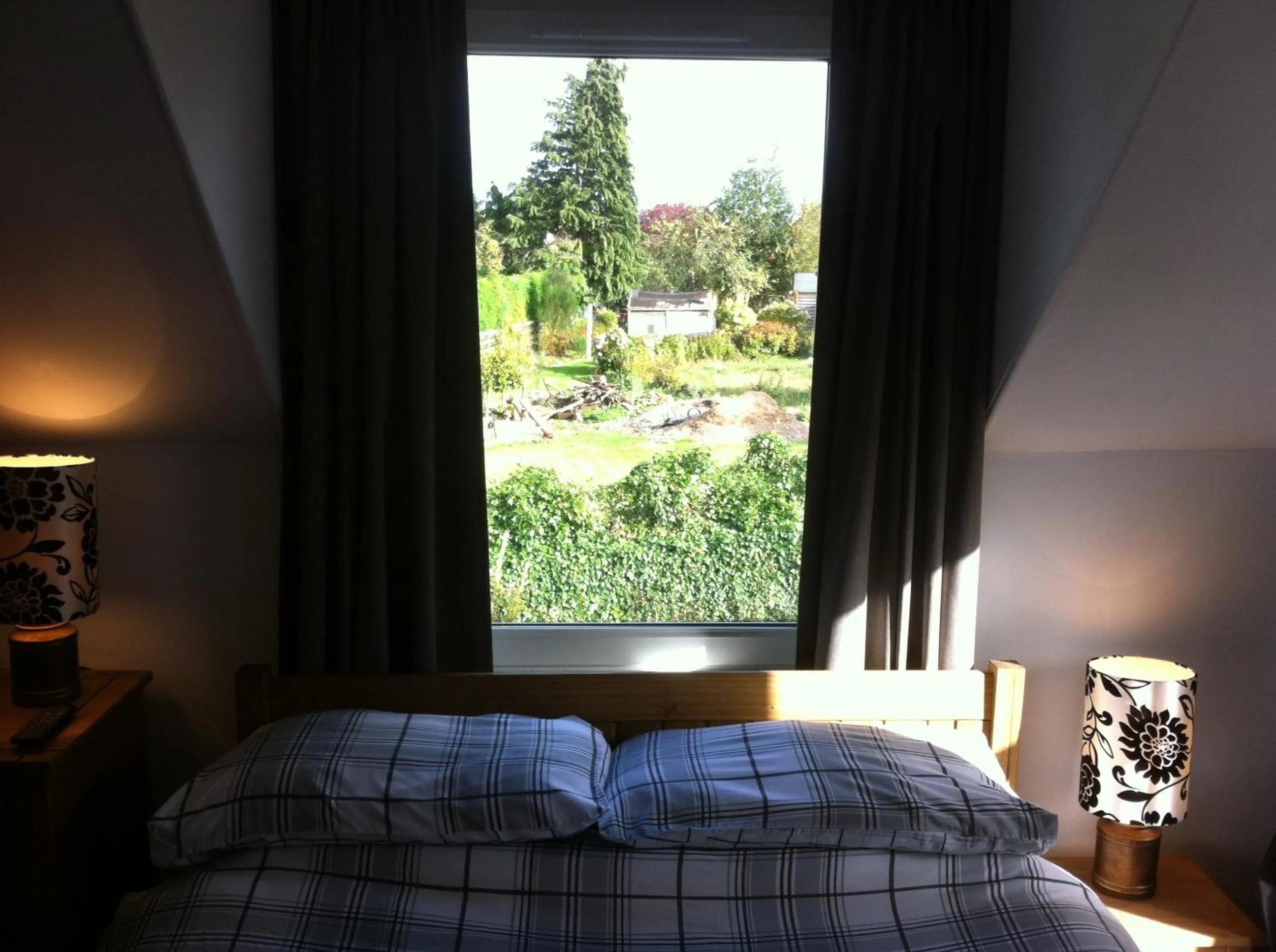 Street view, Bed in The Whitehouse