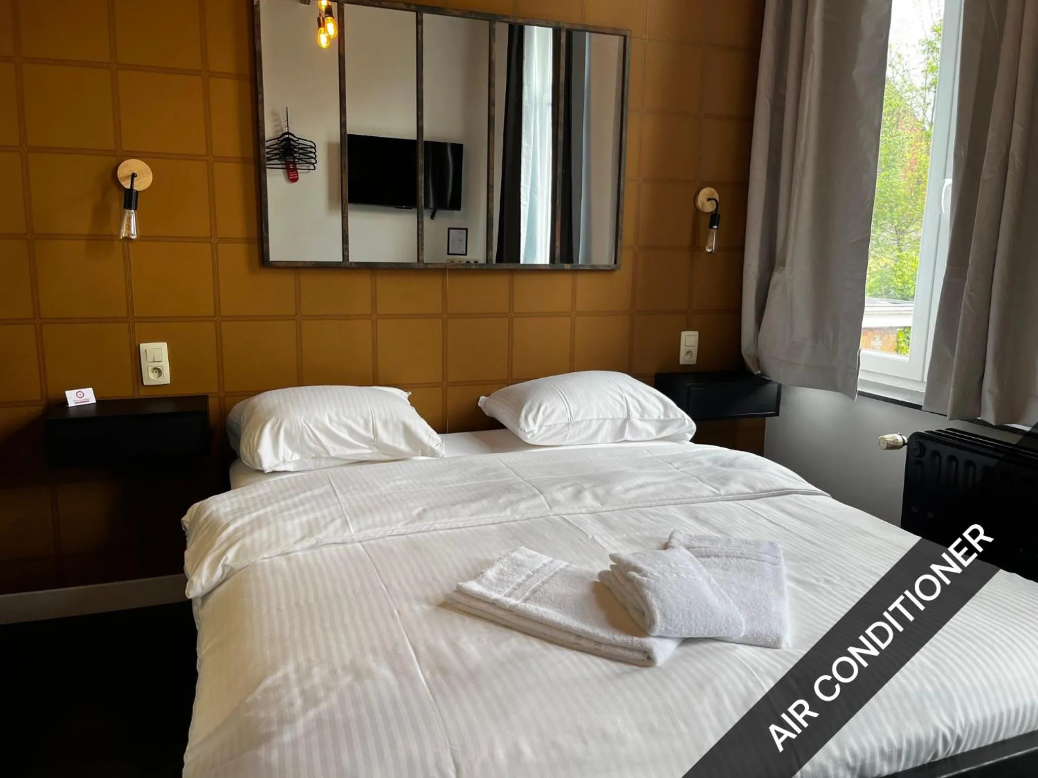 Double Room with Private Bathroom in BED Pepin