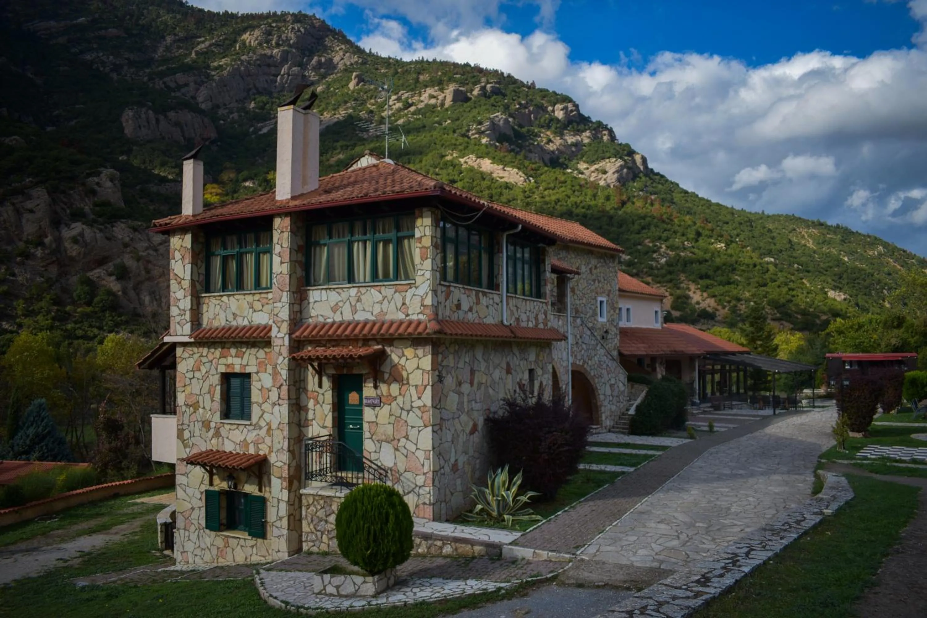 Muntenia Inn Apartments and Suites