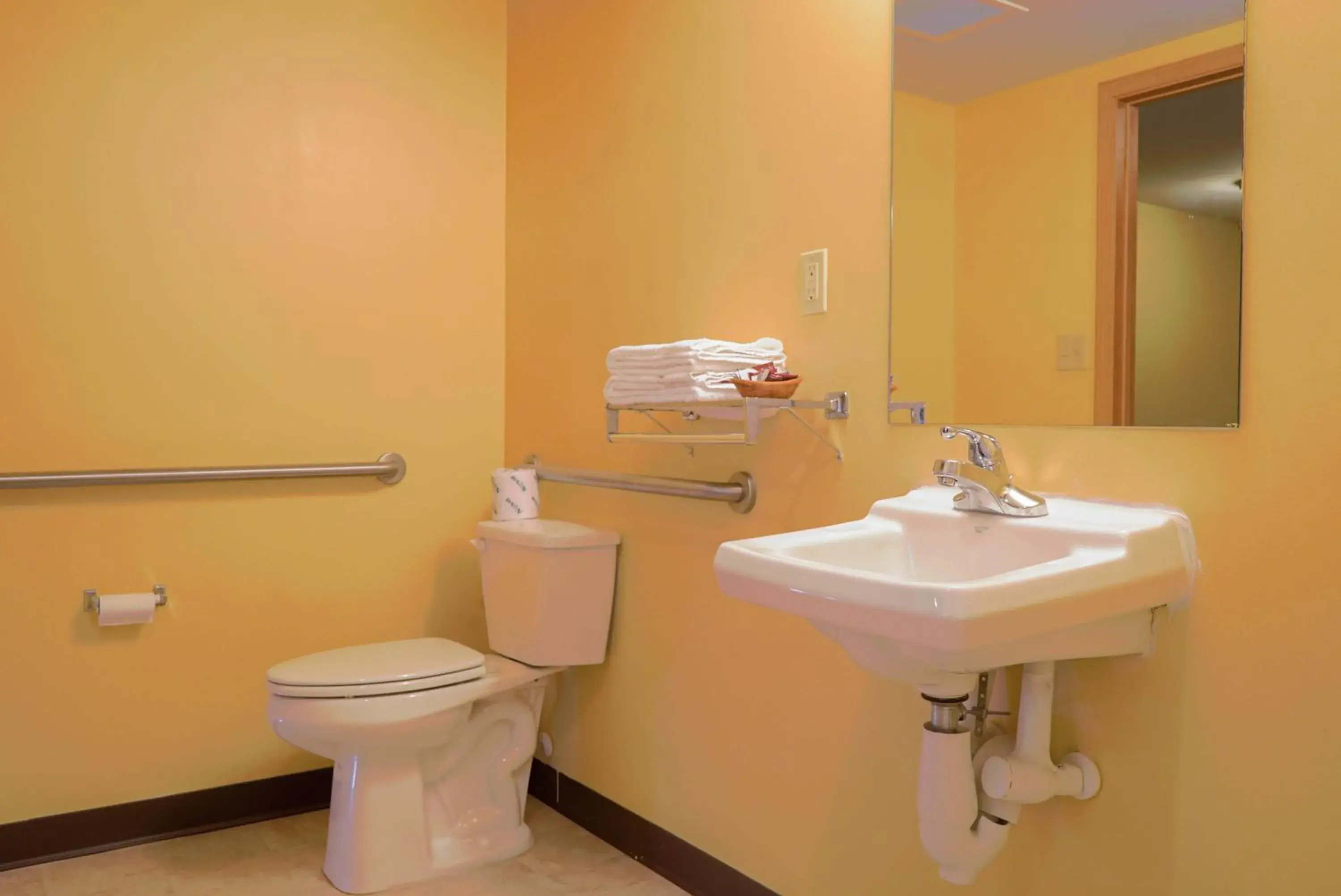Double Room - Disability Access in Regal Inn Coffeyville Double Room - Disability Access in Regal Inn Coffeyville